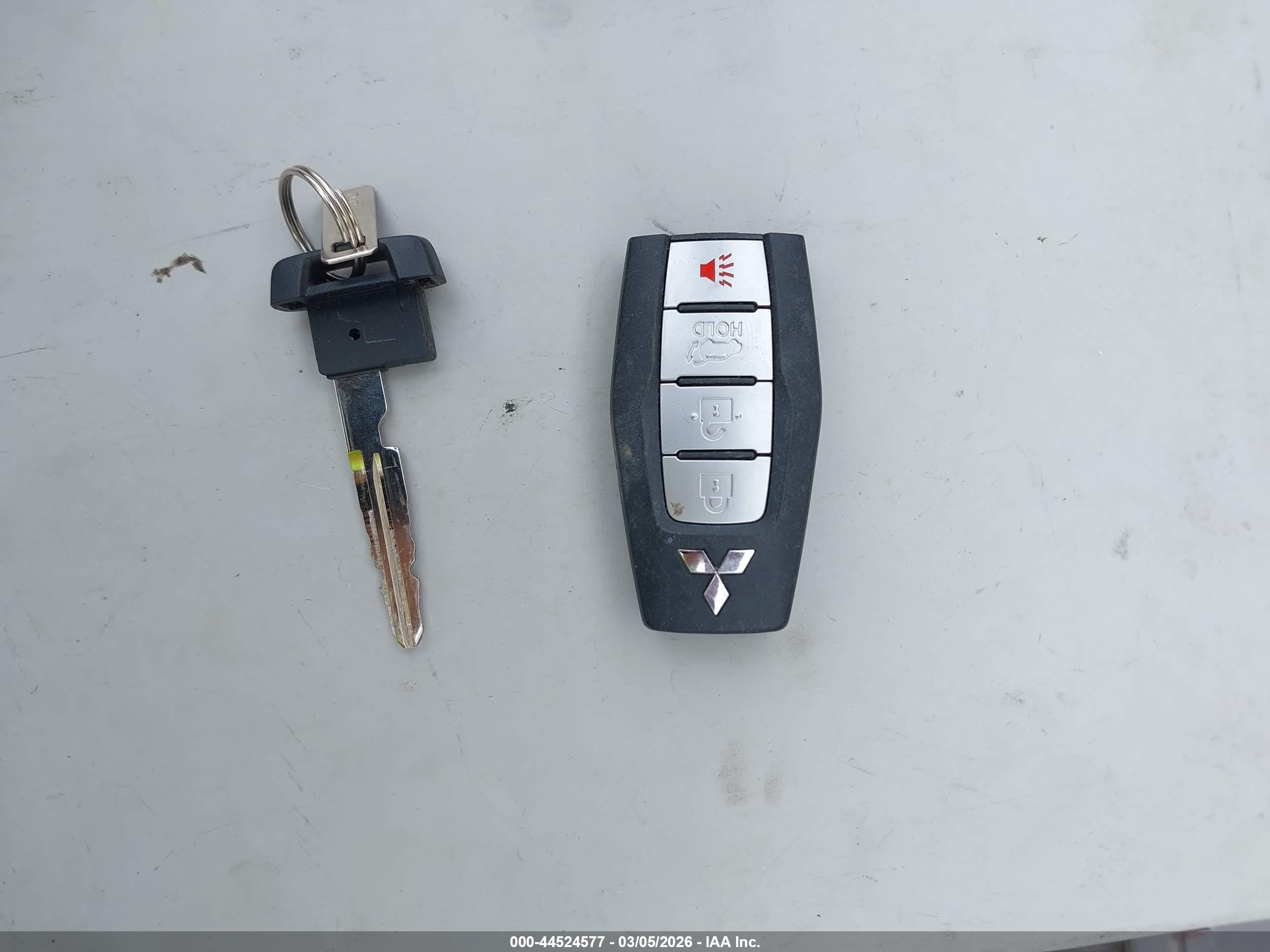 MITSUBISHI OUTLANDER image 11