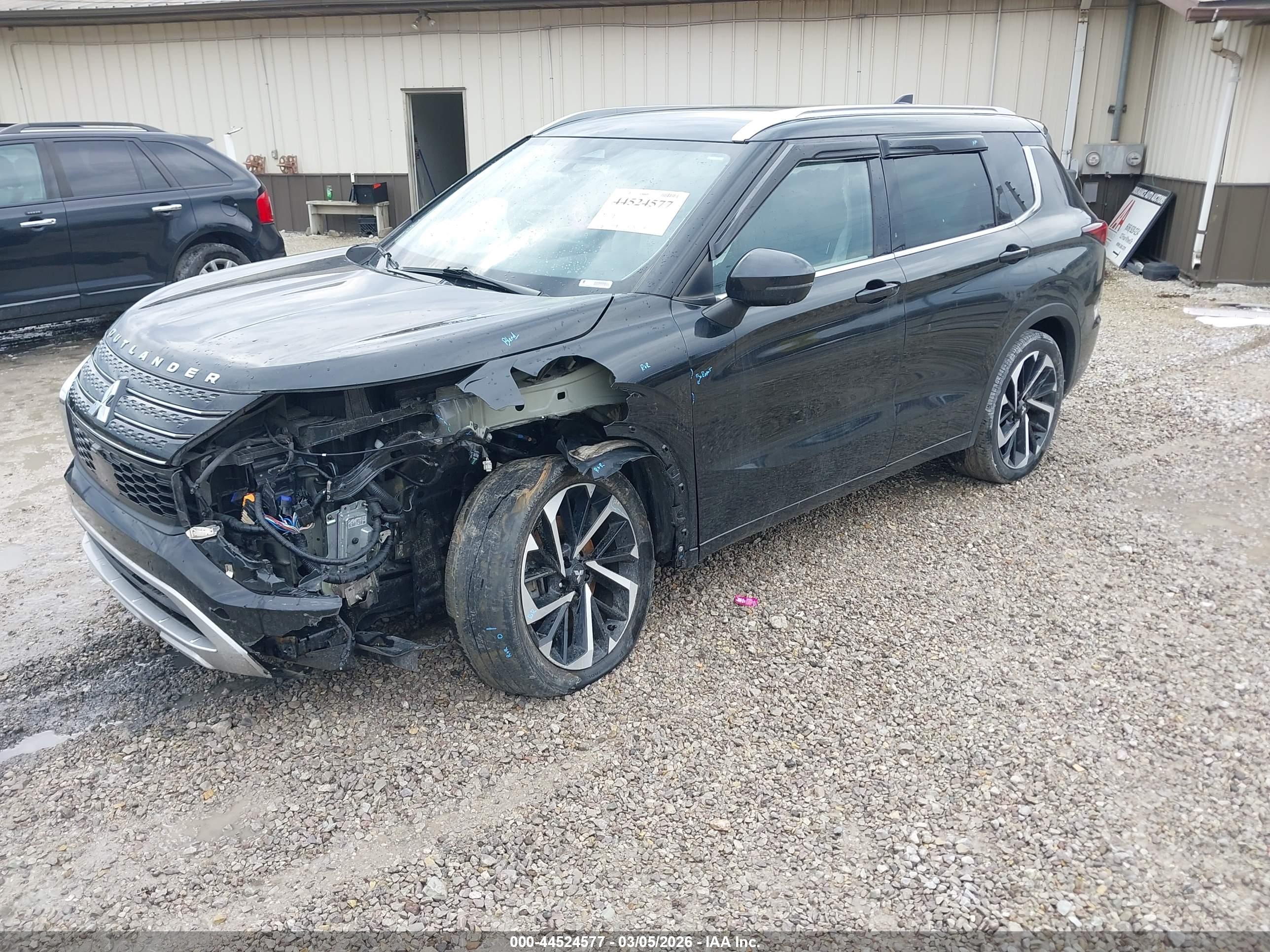 MITSUBISHI OUTLANDER image 2