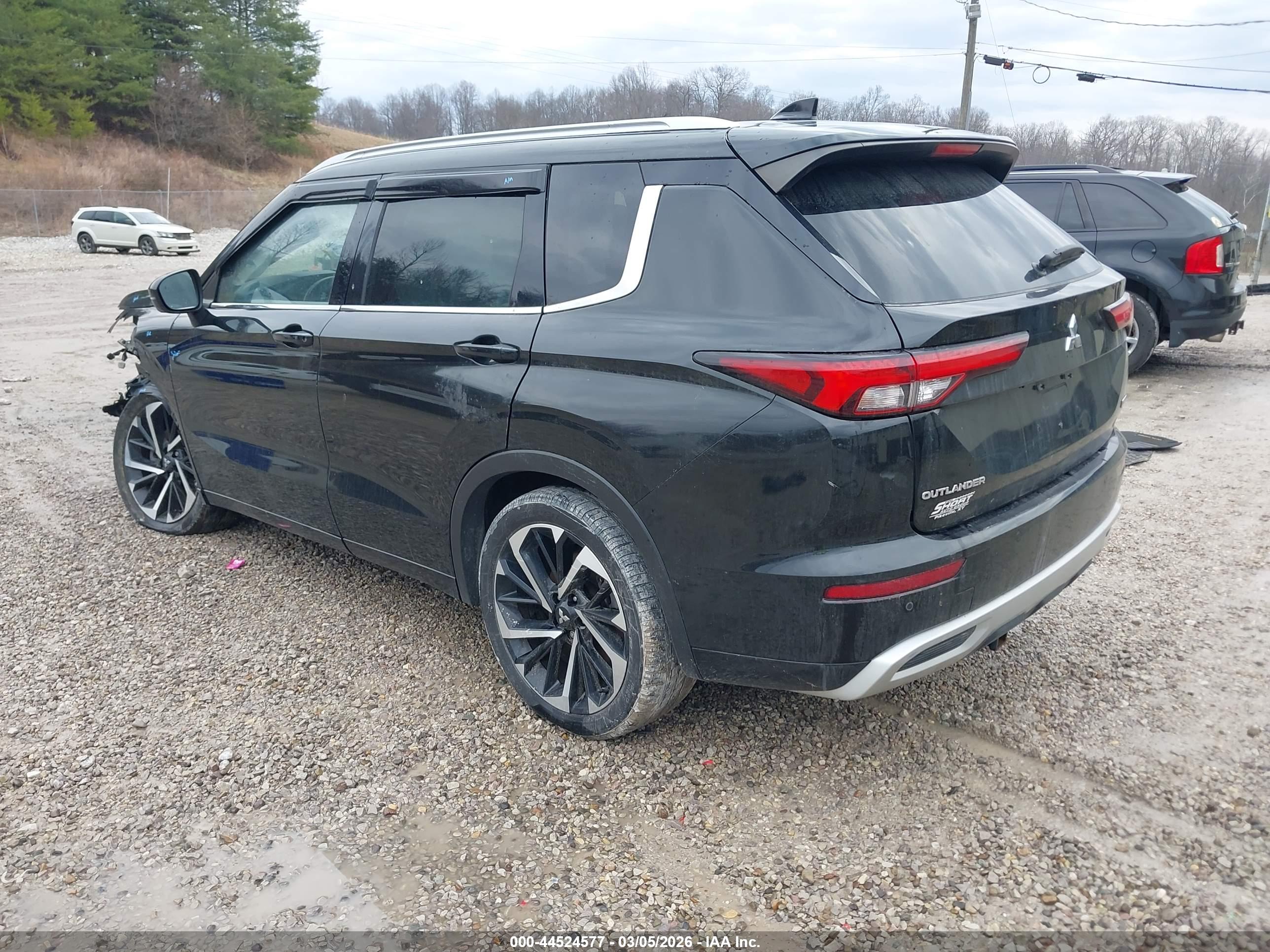 MITSUBISHI OUTLANDER image 3