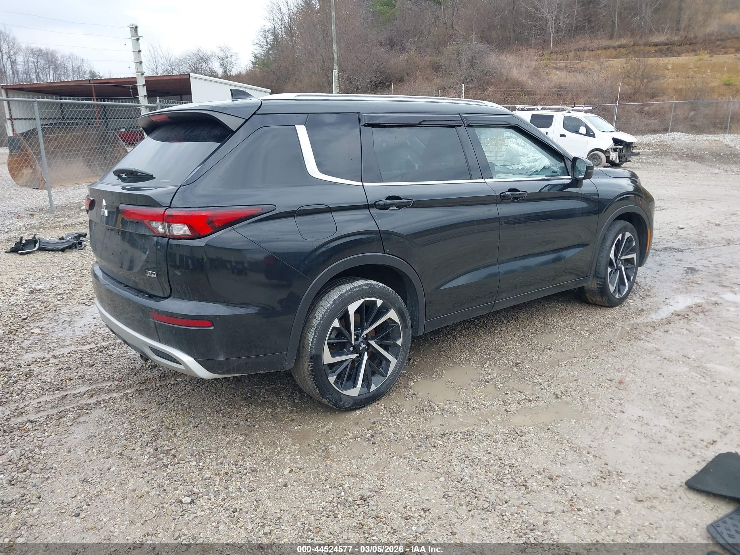 MITSUBISHI OUTLANDER image 4