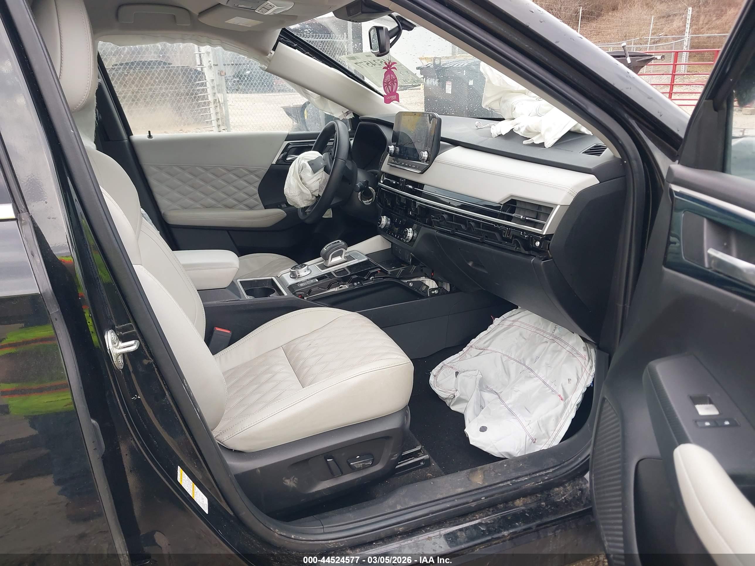 MITSUBISHI OUTLANDER image 5