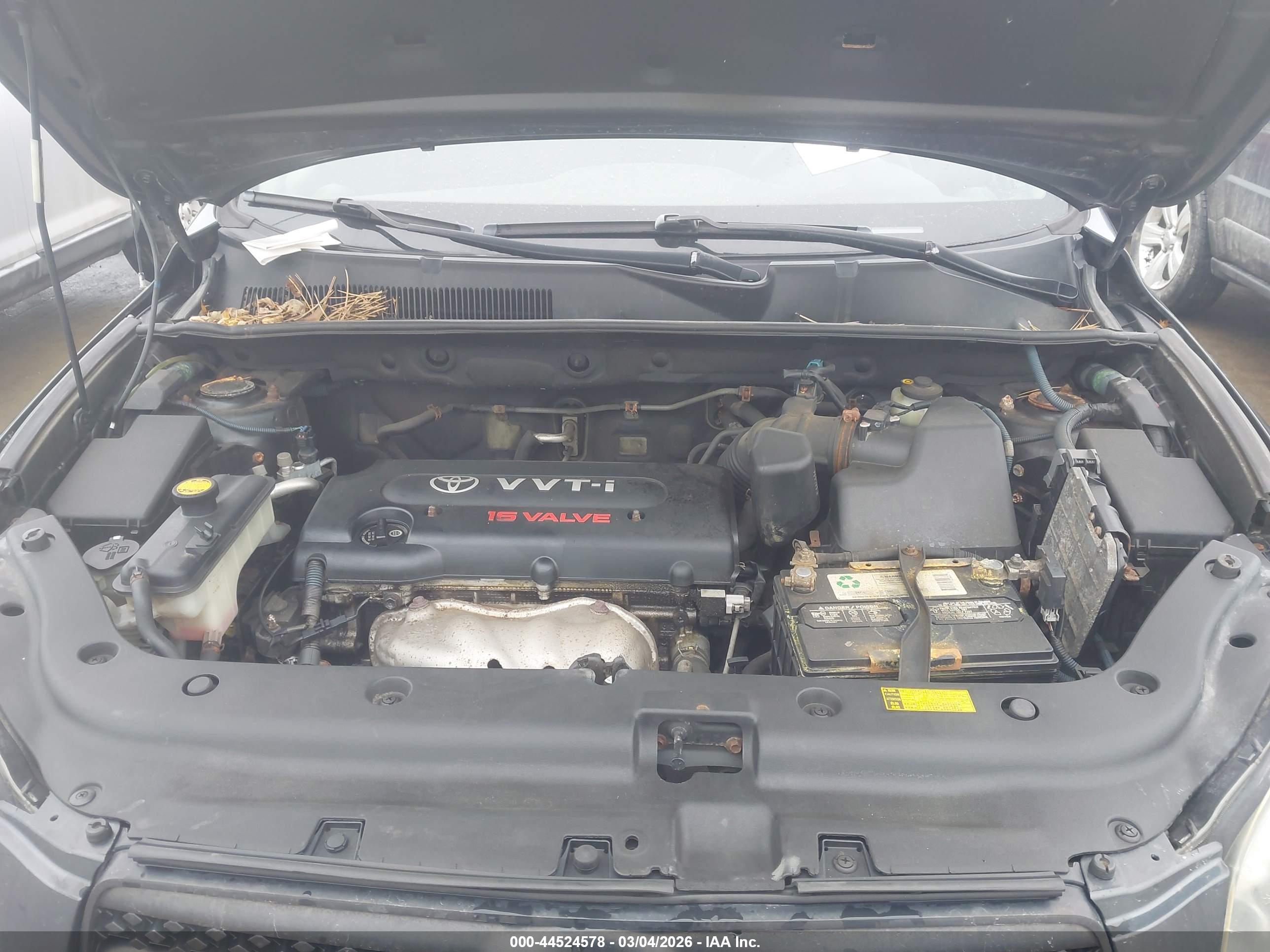 TOYOTA RAV4 image 10