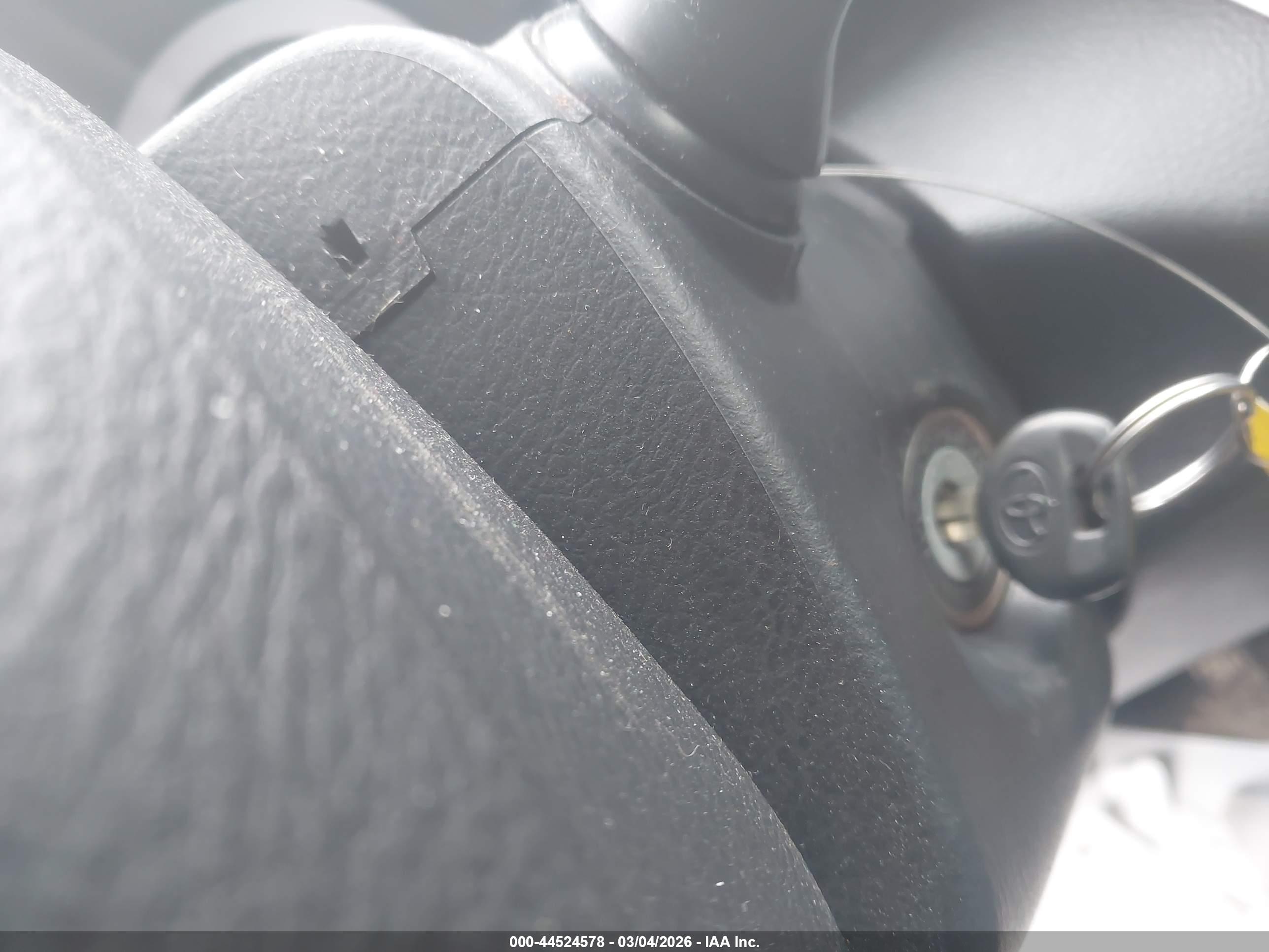 TOYOTA RAV4 image 11