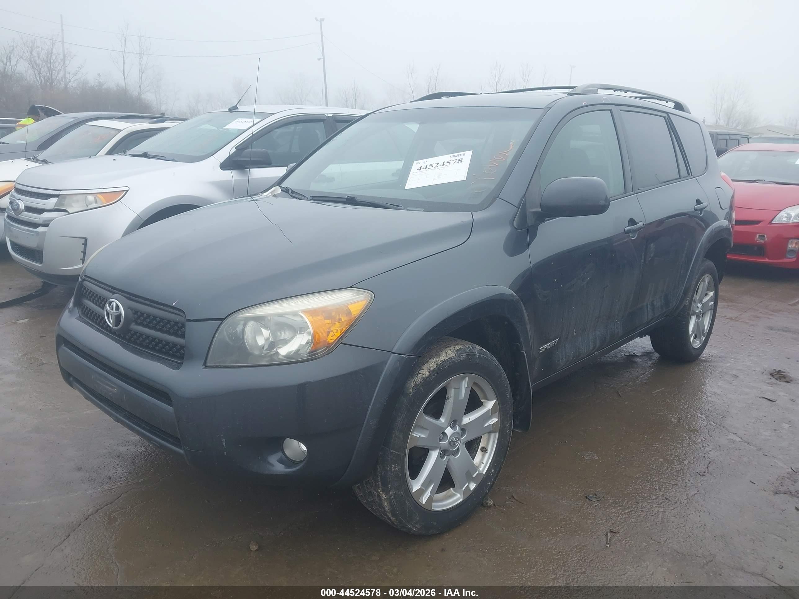 TOYOTA RAV4 image 2