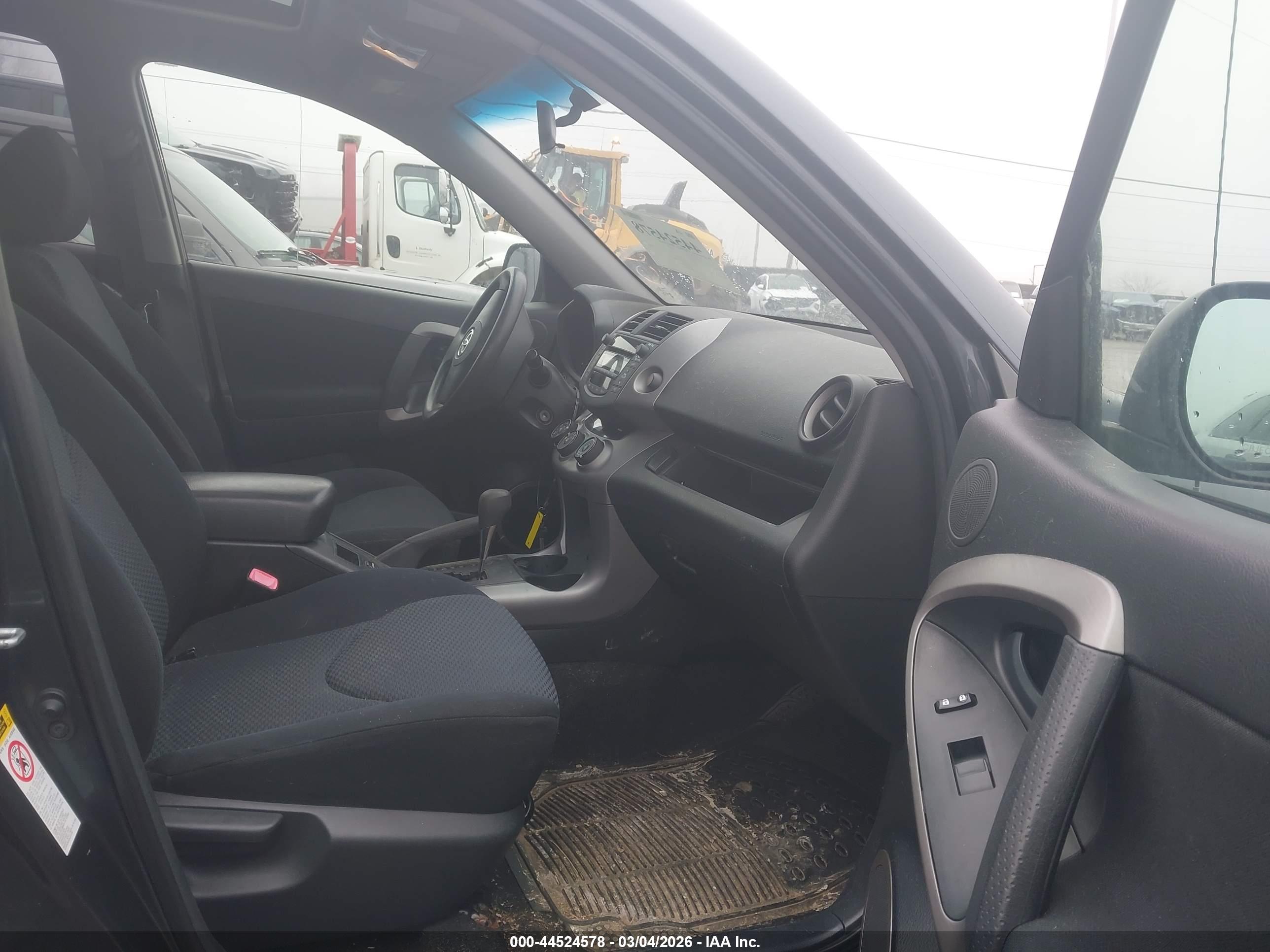 TOYOTA RAV4 image 5