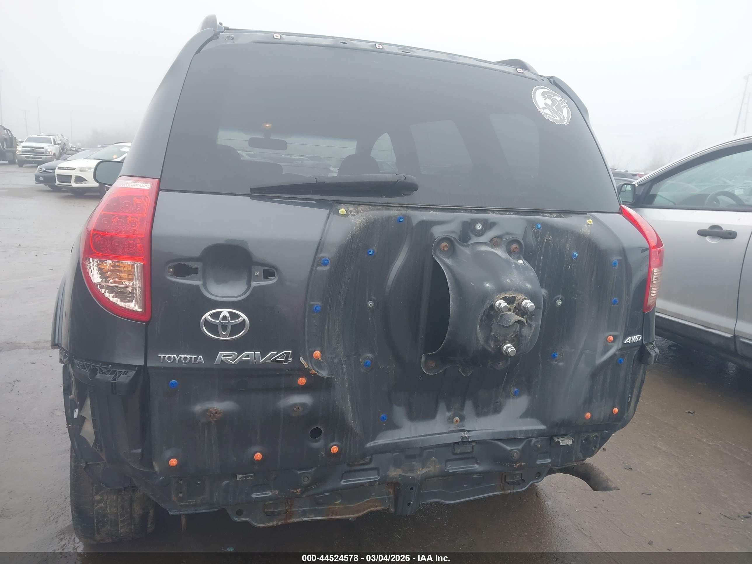 TOYOTA RAV4 image 6