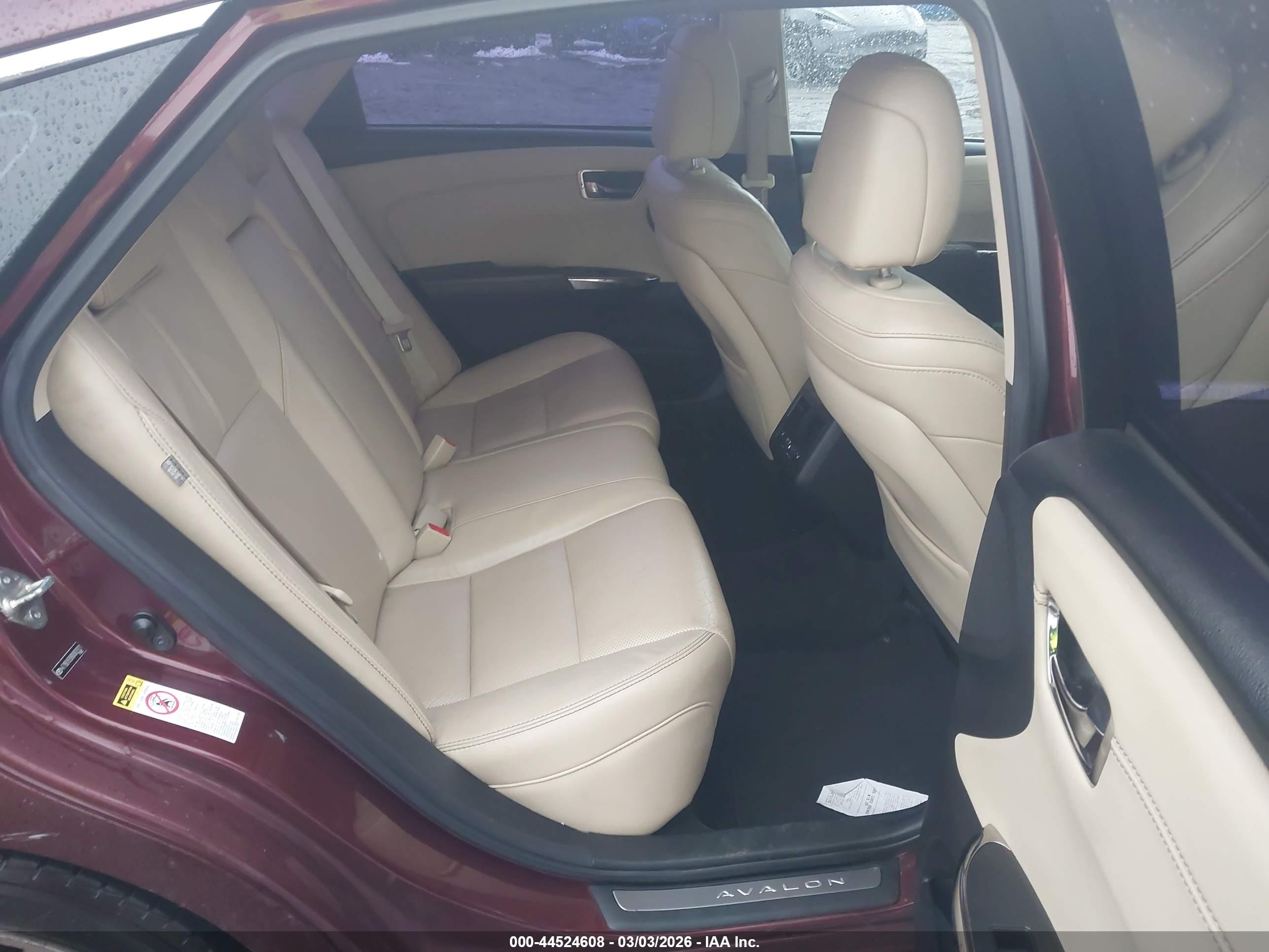 TOYOTA AVALON image 8
