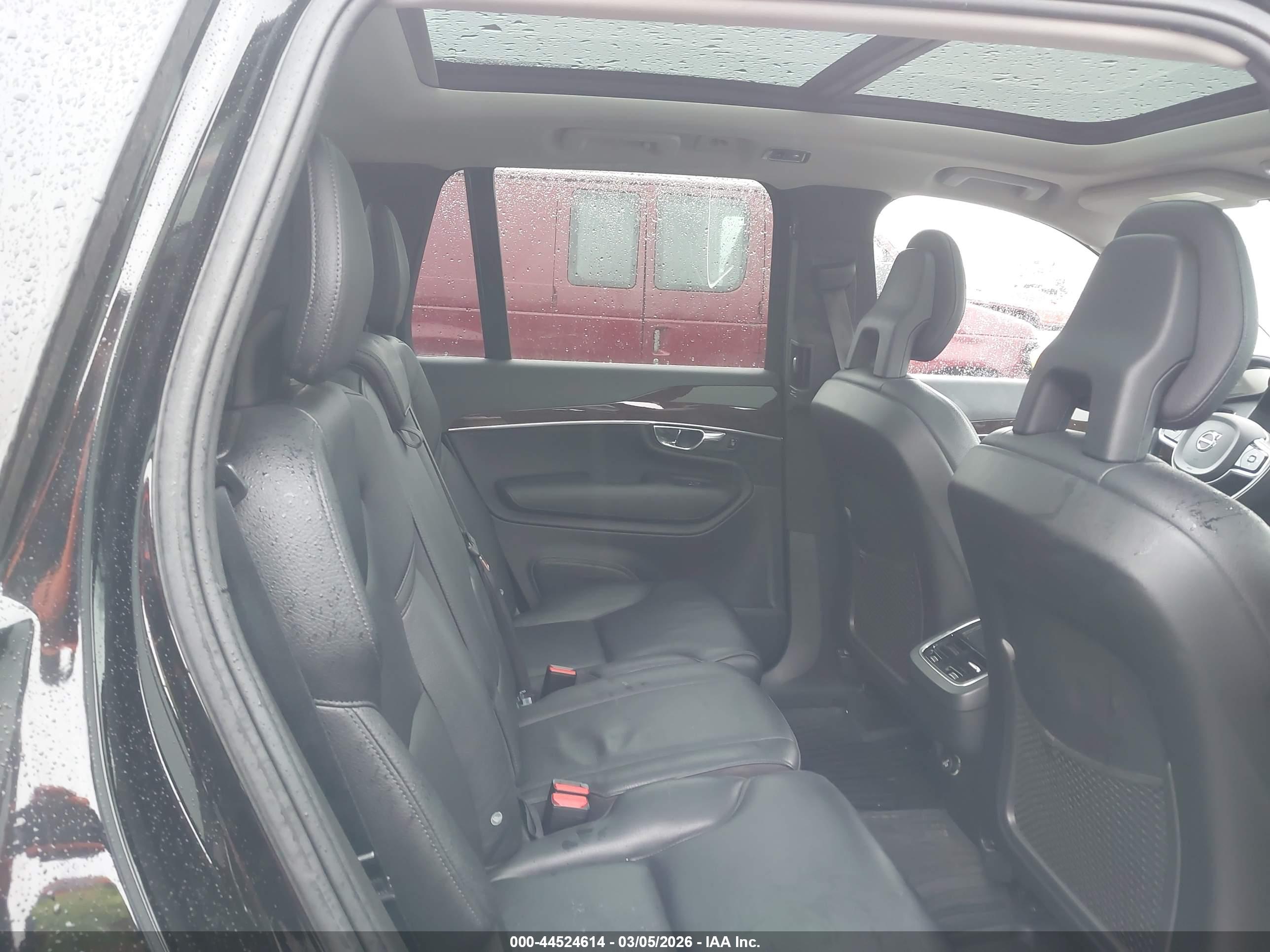 VOLVO XC90 image 8