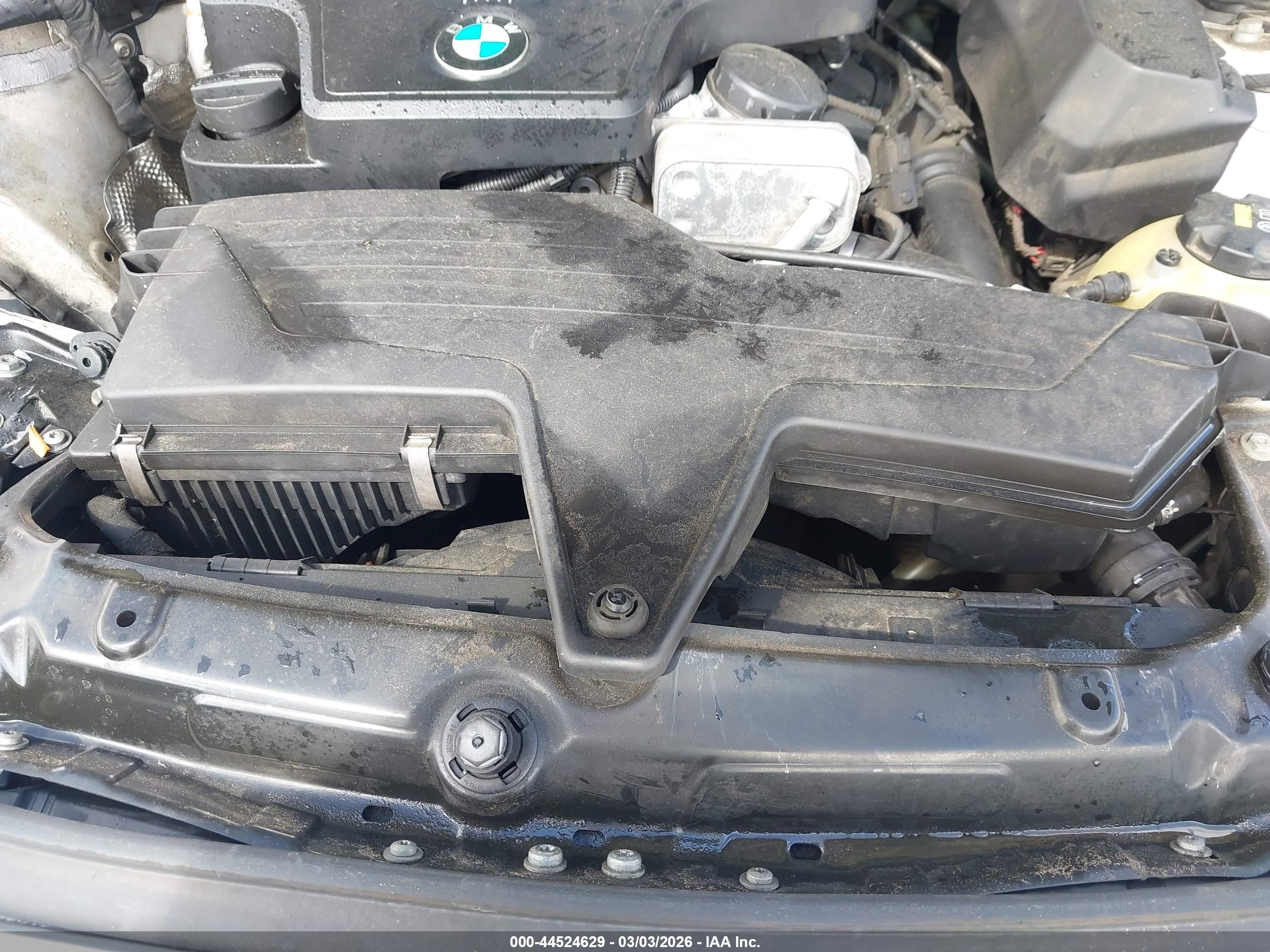 BMW 320I image 10