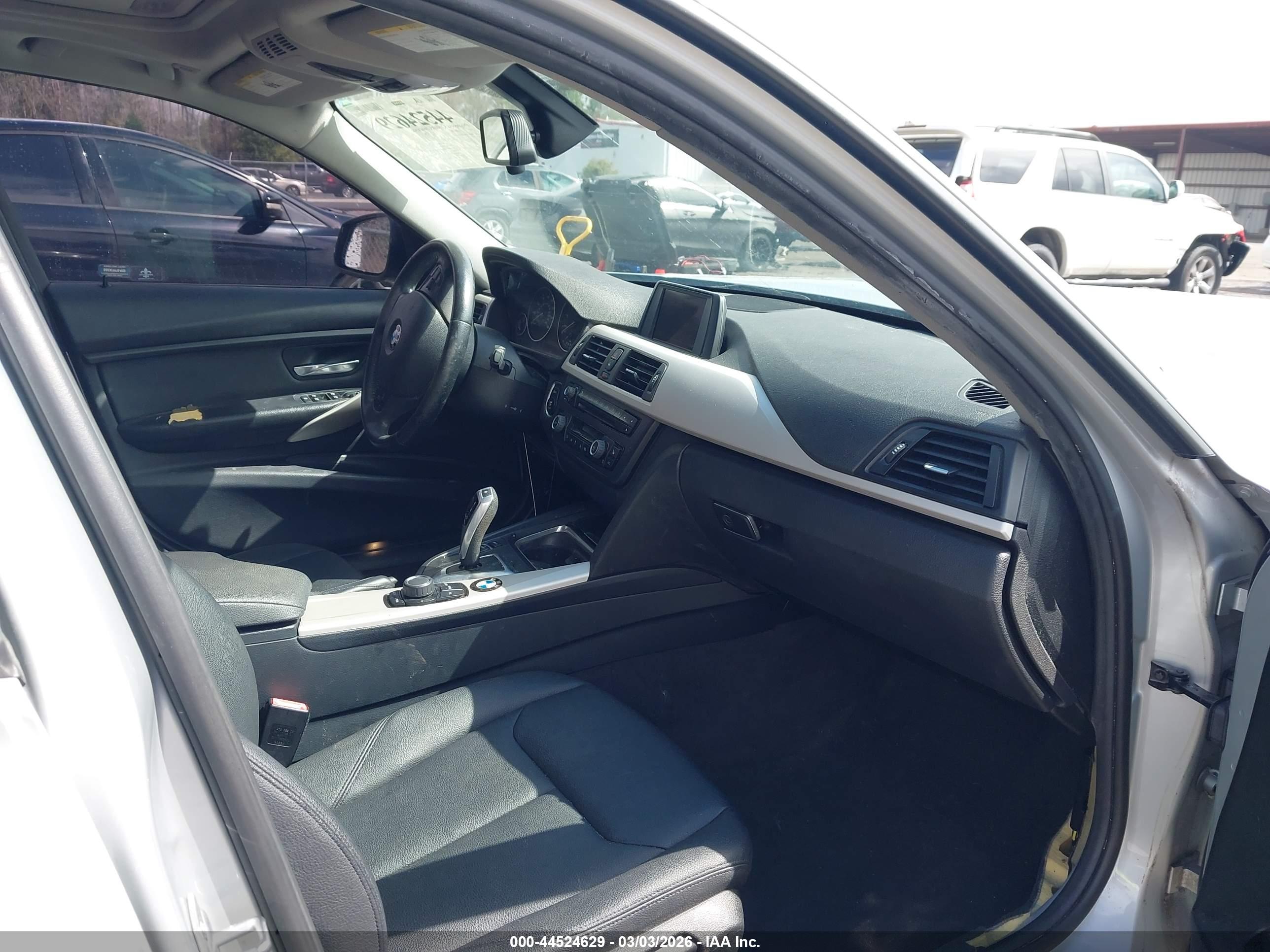 BMW 320I image 5