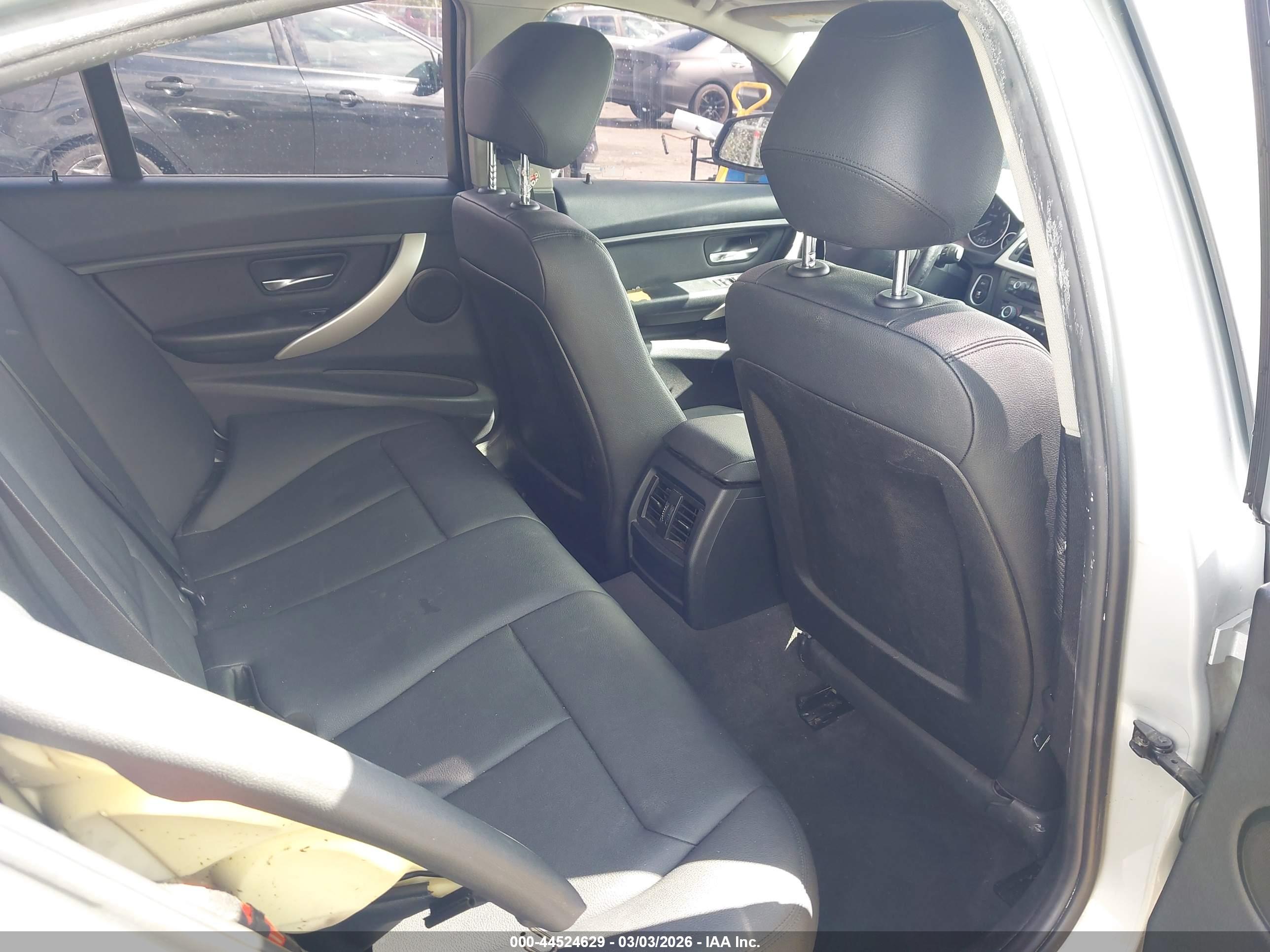 BMW 320I image 8