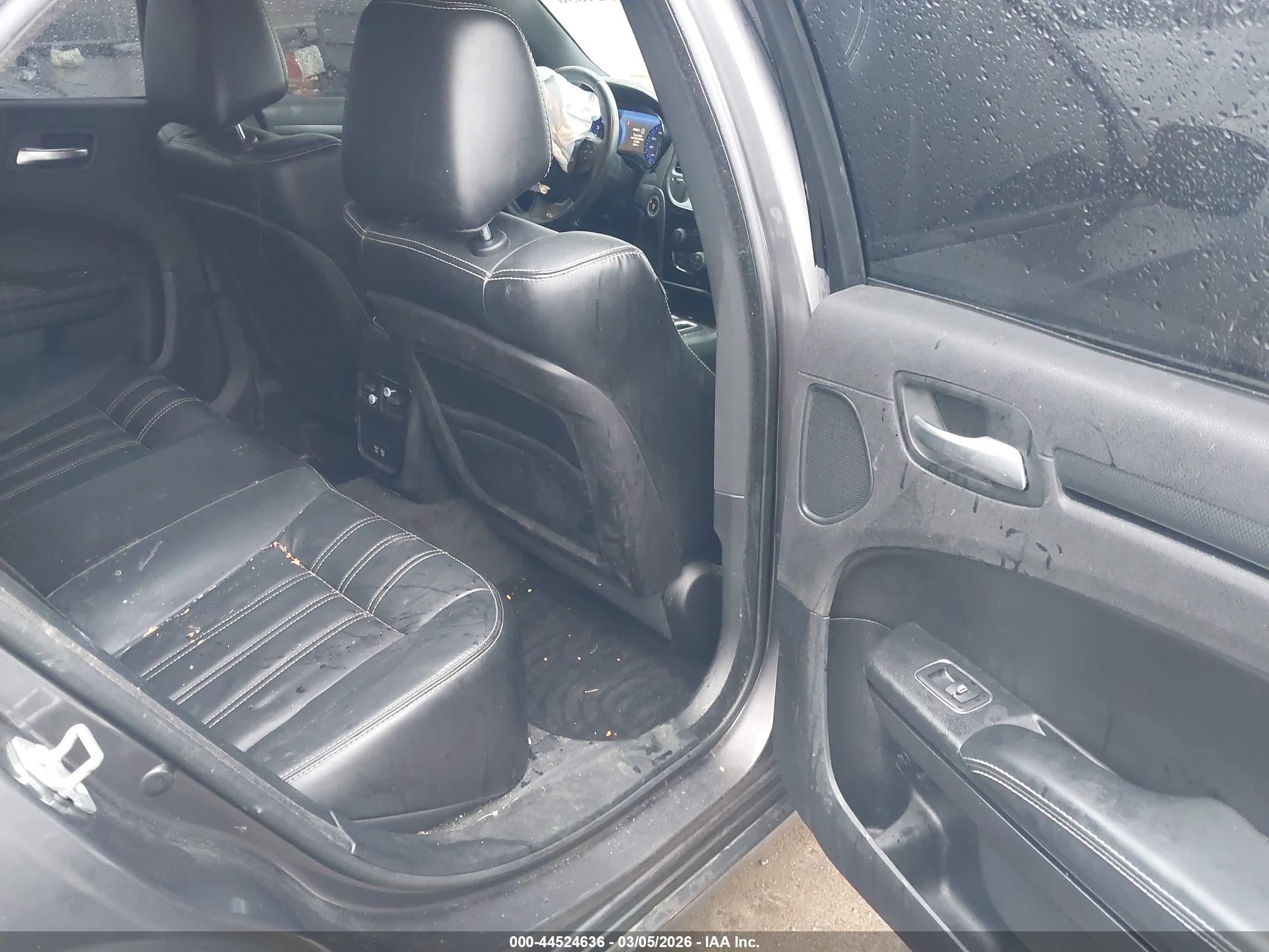 CHRYSLER 300 image 8