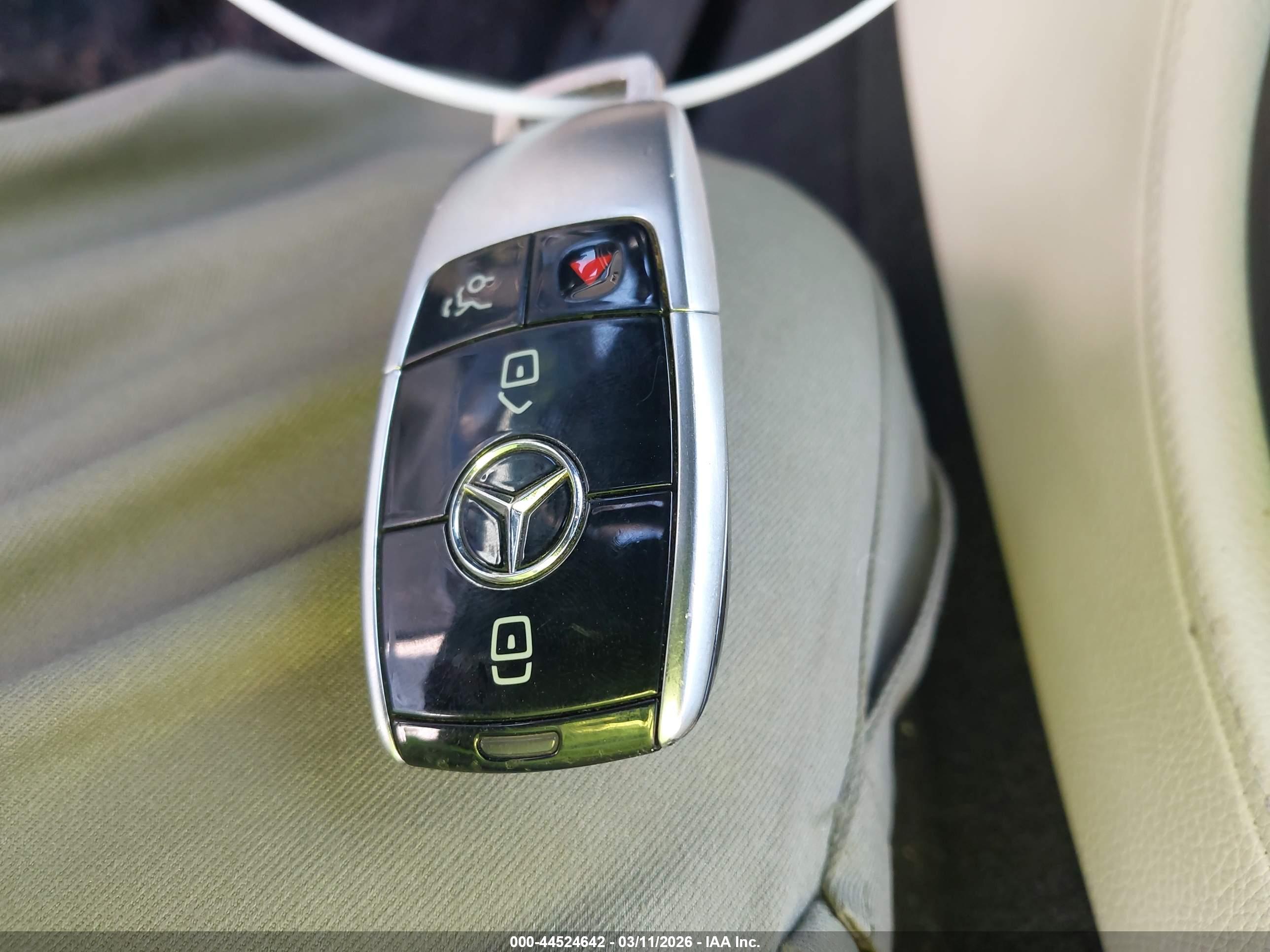 MERCEDES-BENZ E image 11