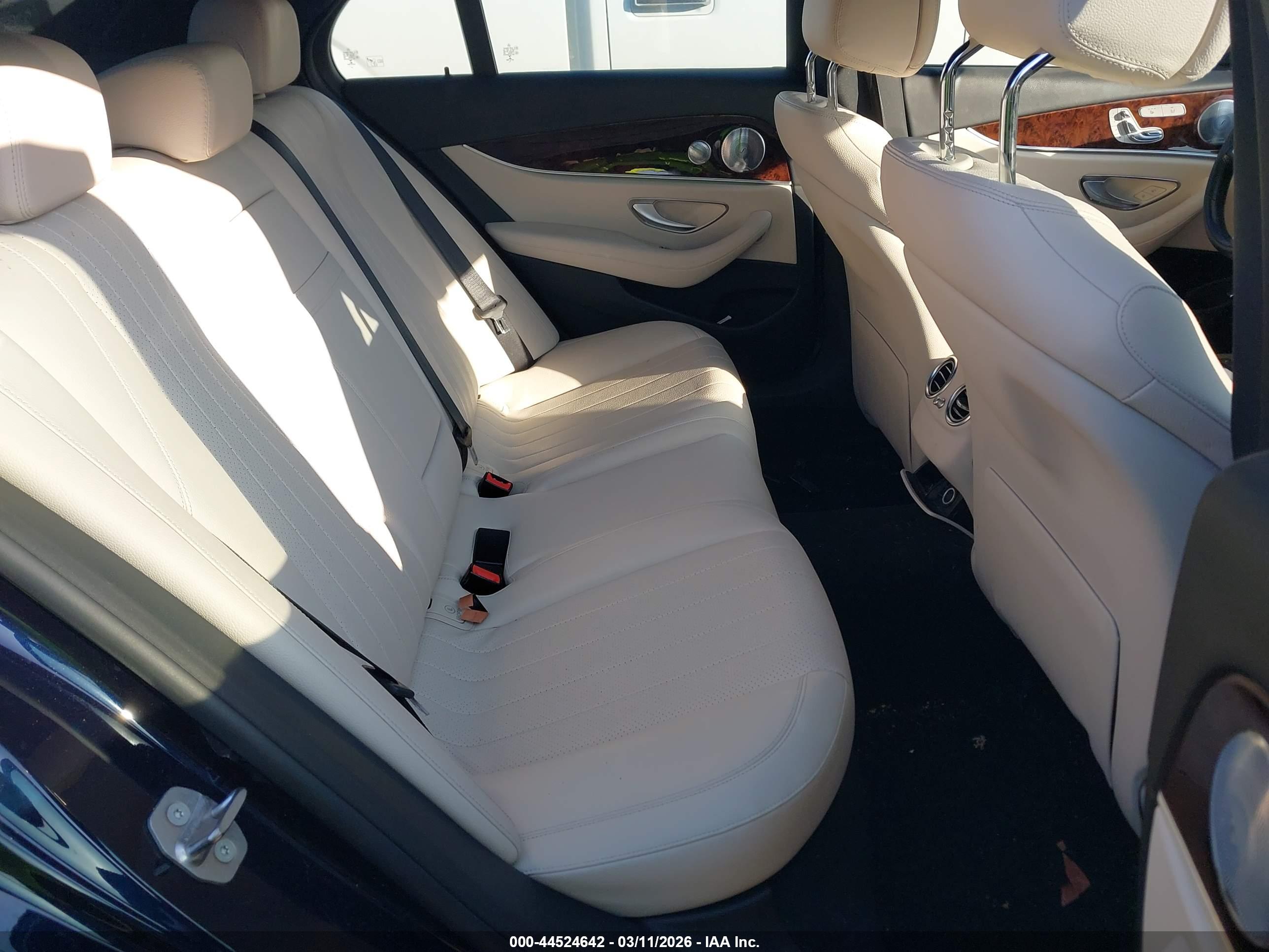 MERCEDES-BENZ E image 8