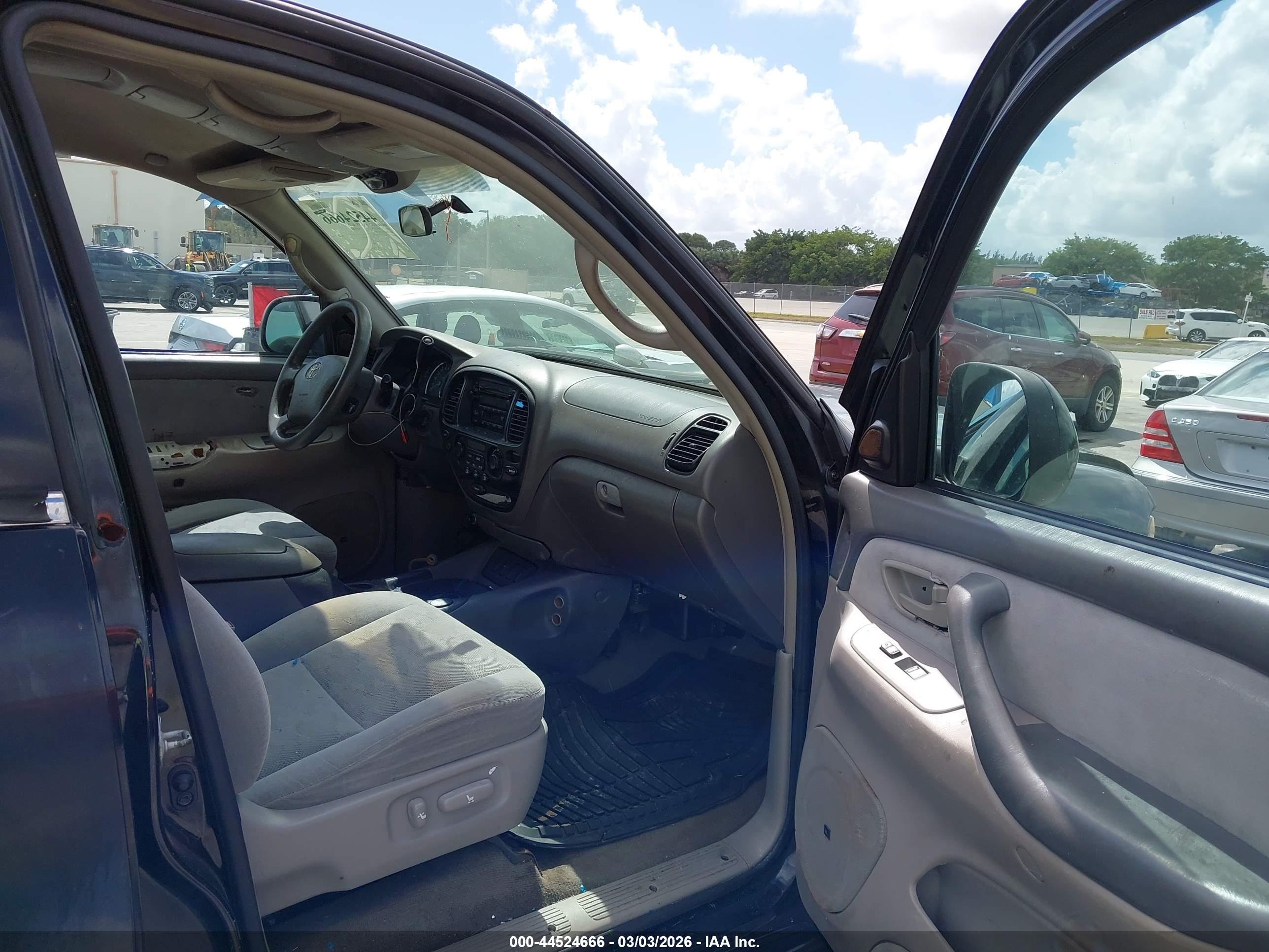 TOYOTA SEQUOIA image 5