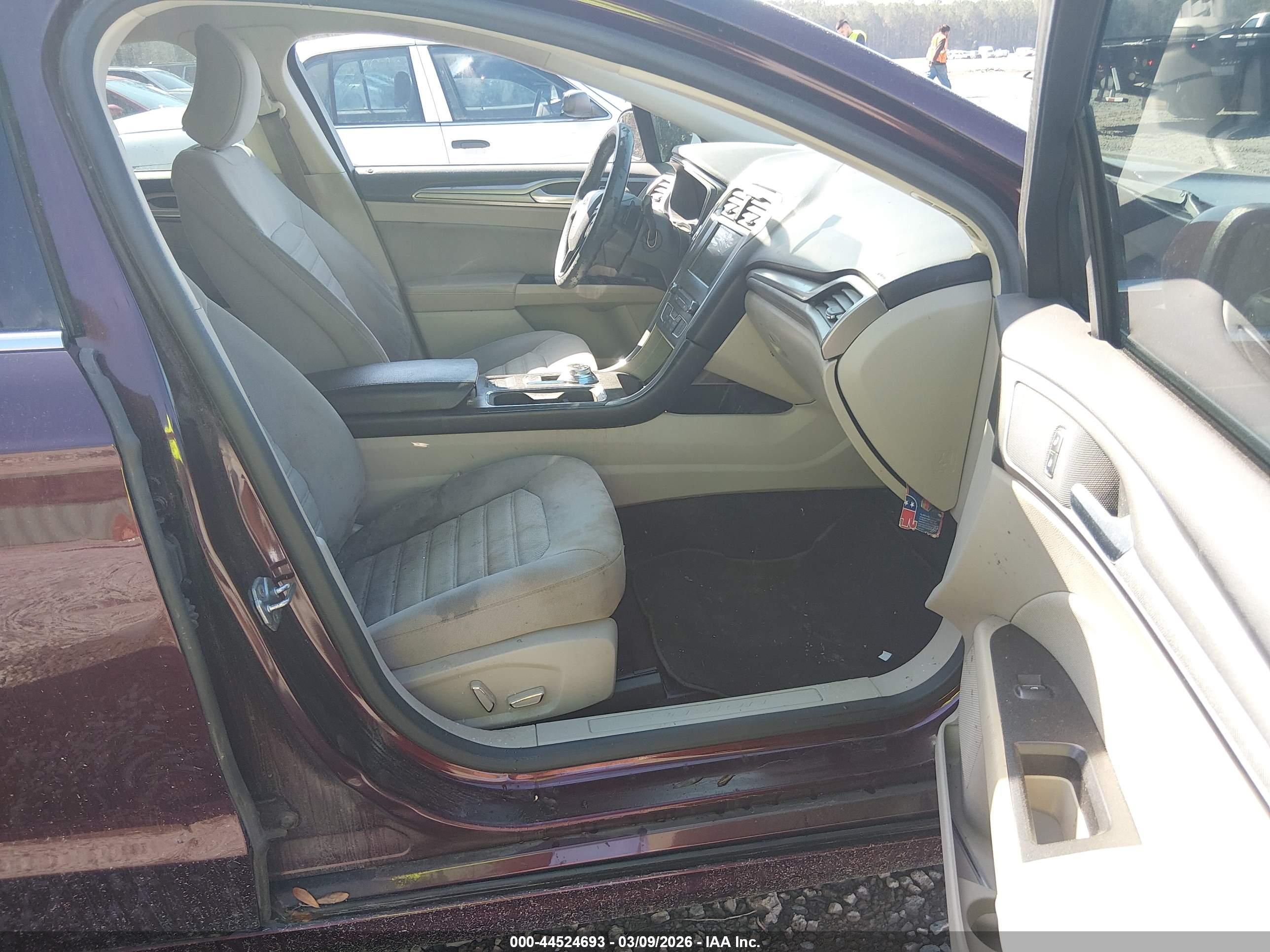 FORD FUSION image 5