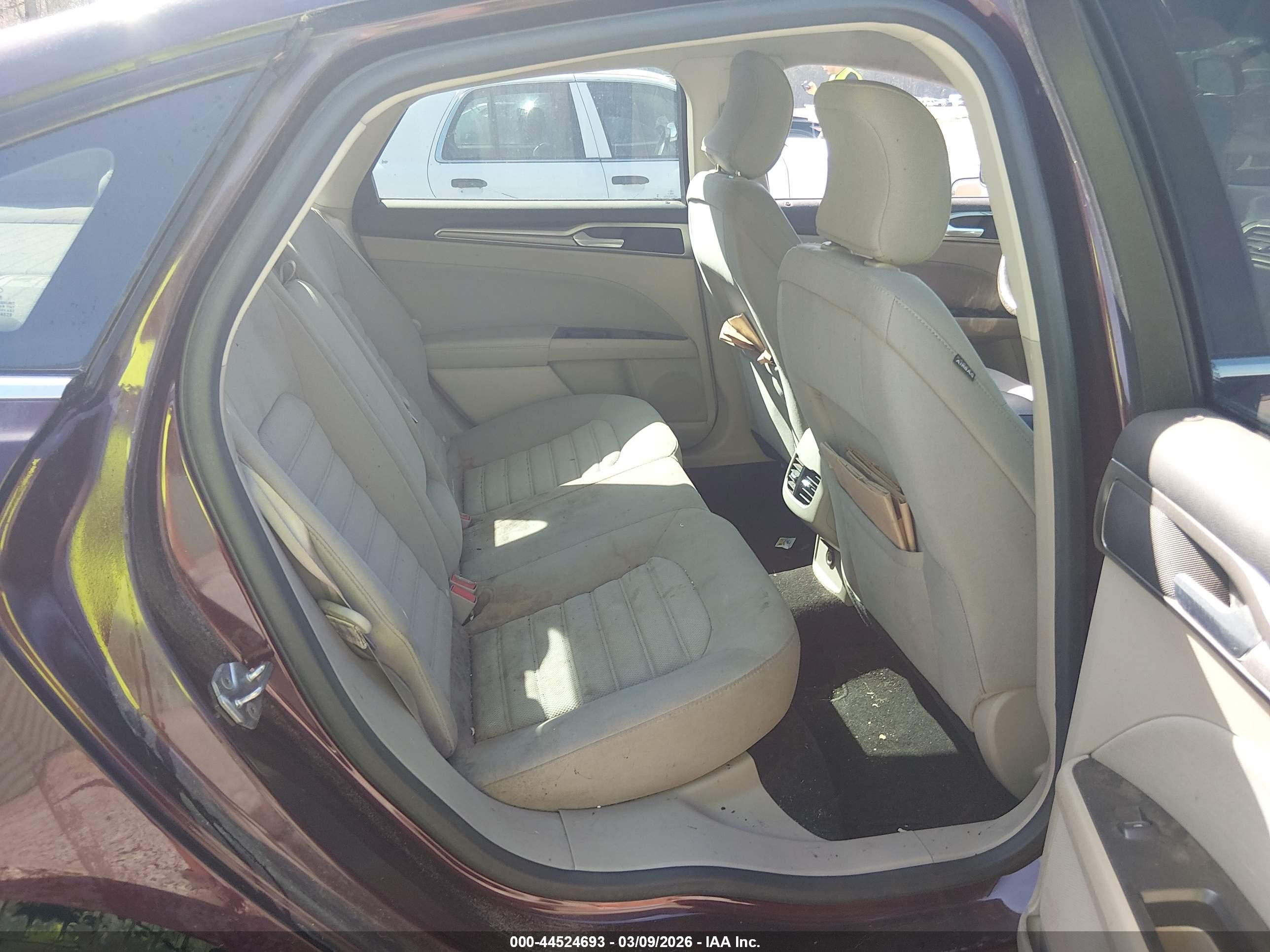 FORD FUSION image 8