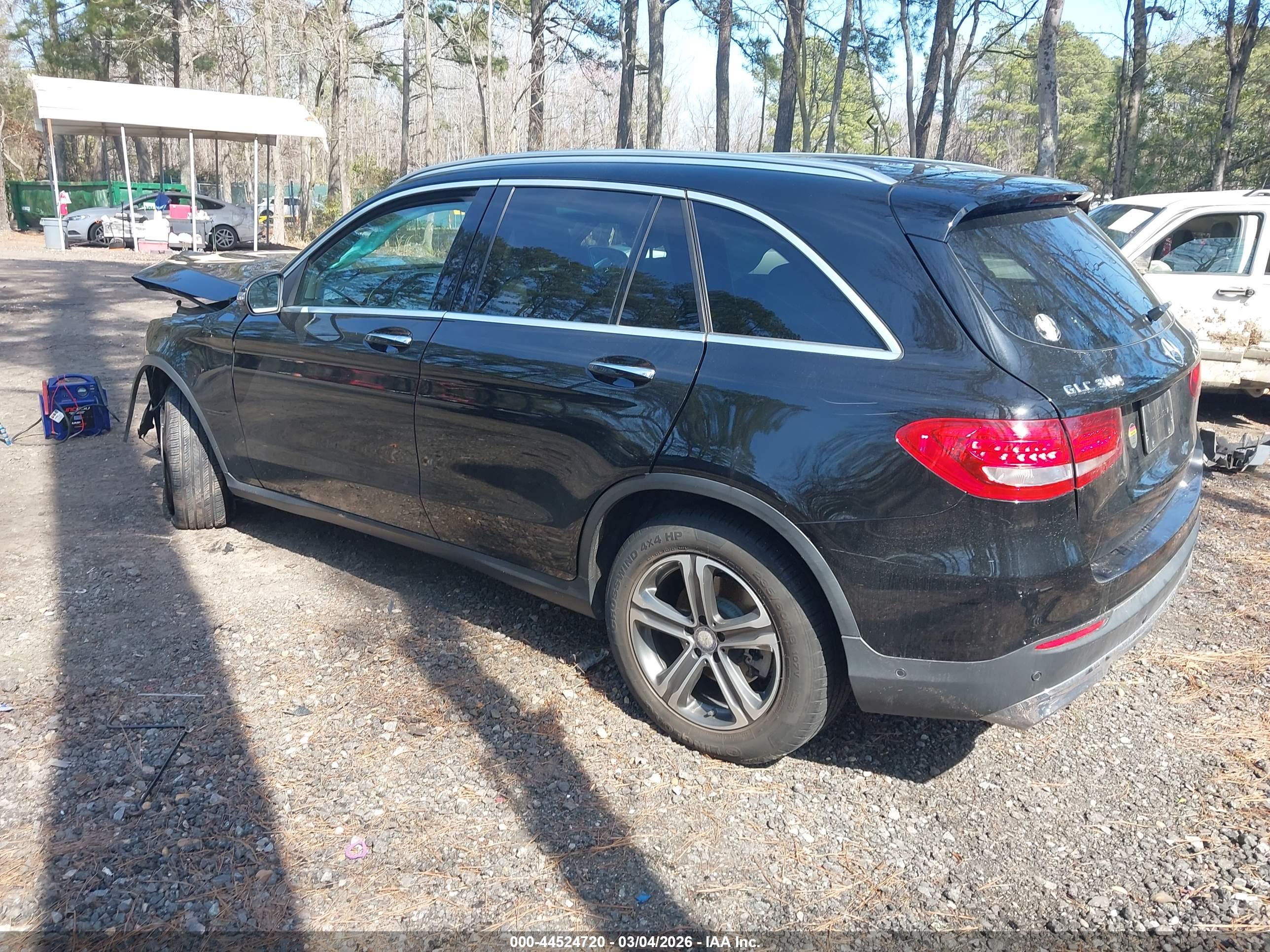 MERCEDES-BENZ GLC image 3