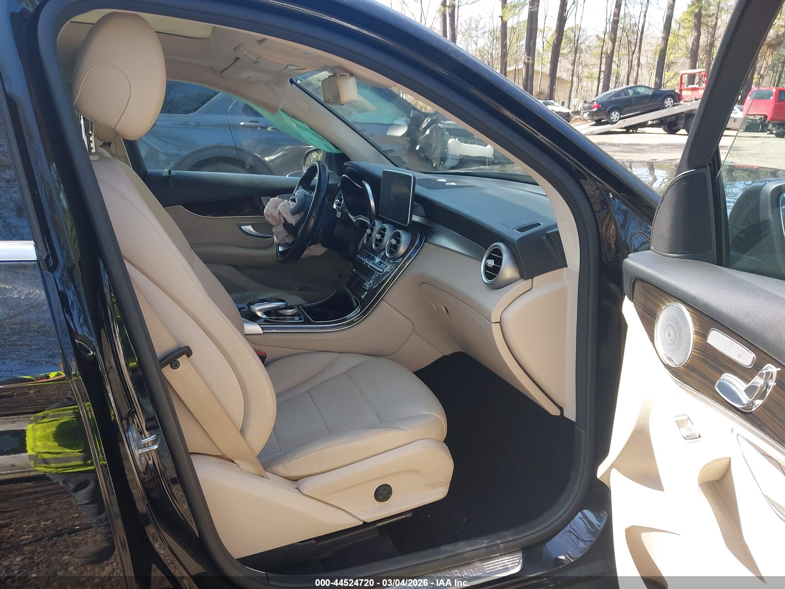 MERCEDES-BENZ GLC image 5
