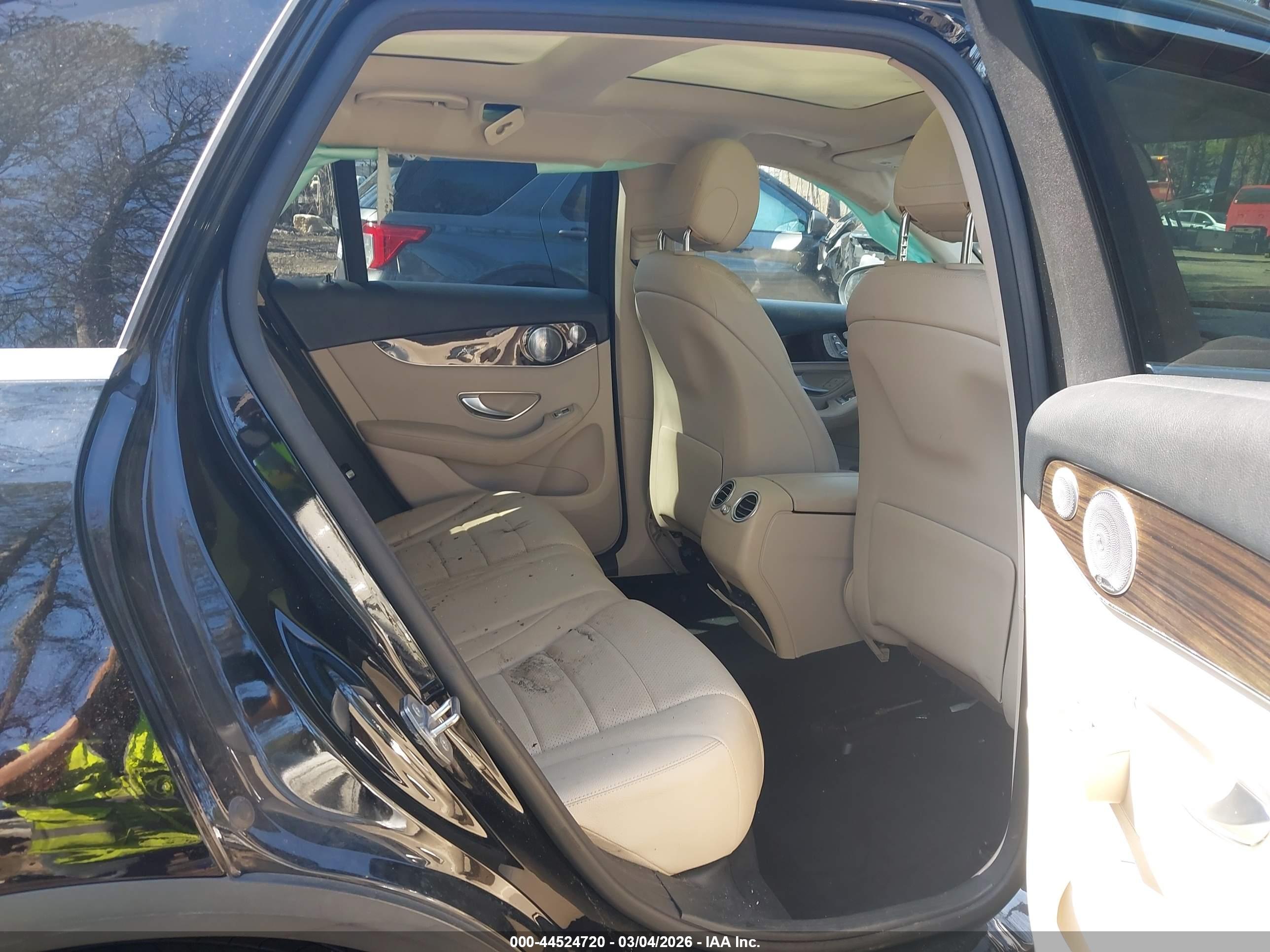 MERCEDES-BENZ GLC image 8