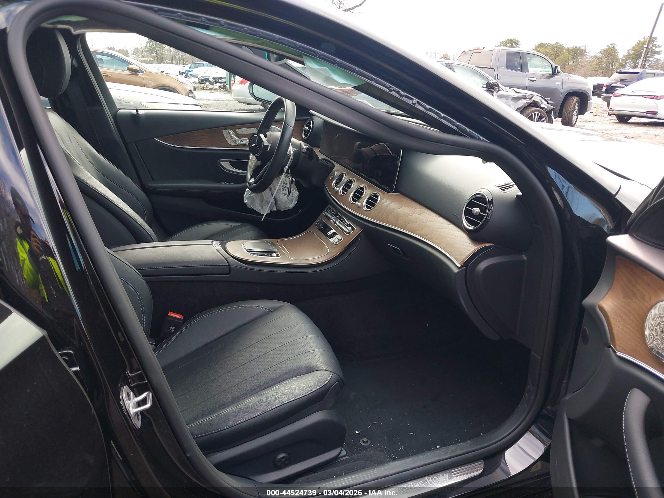MERCEDES-BENZ E image 5