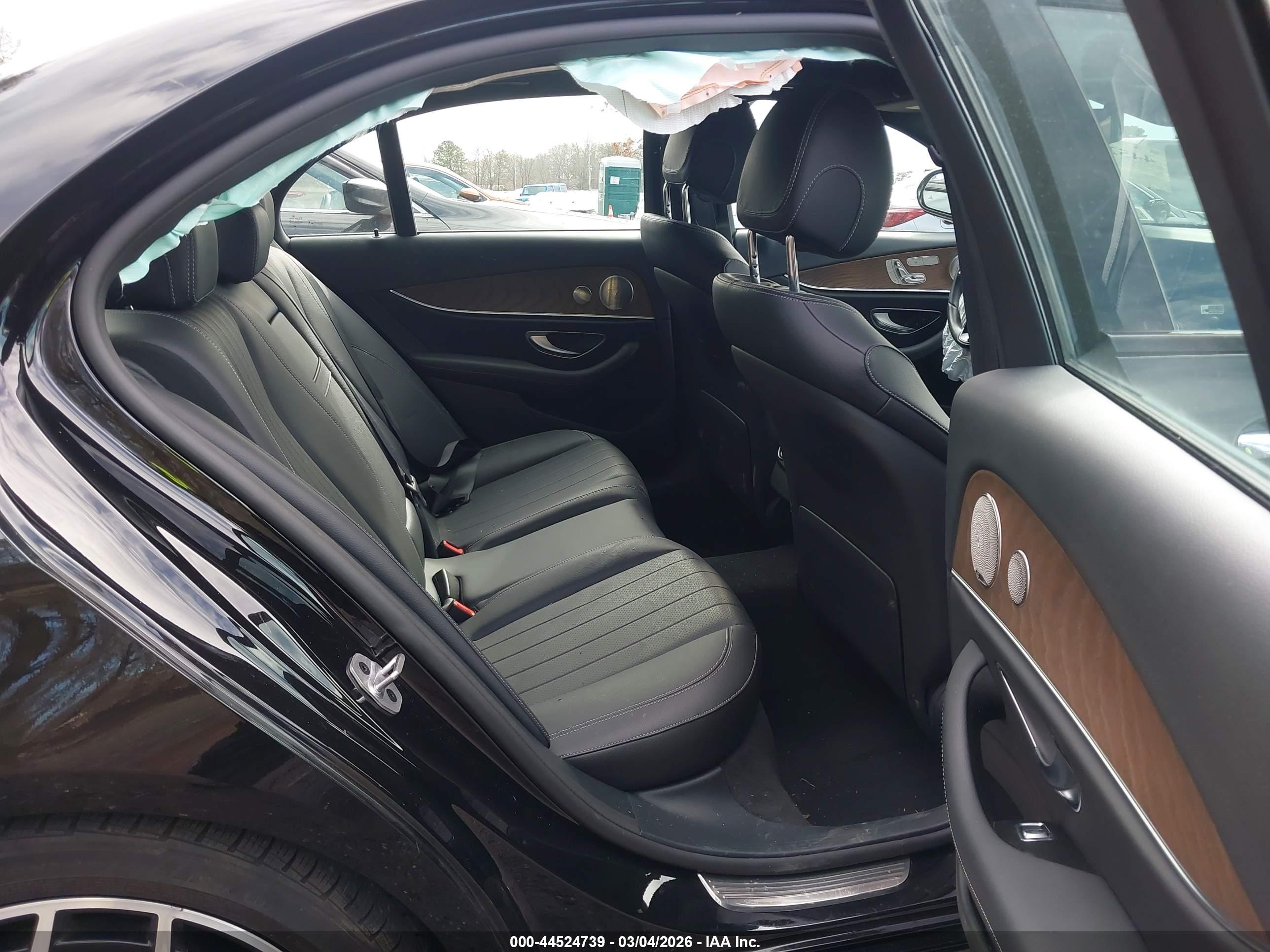 MERCEDES-BENZ E image 8