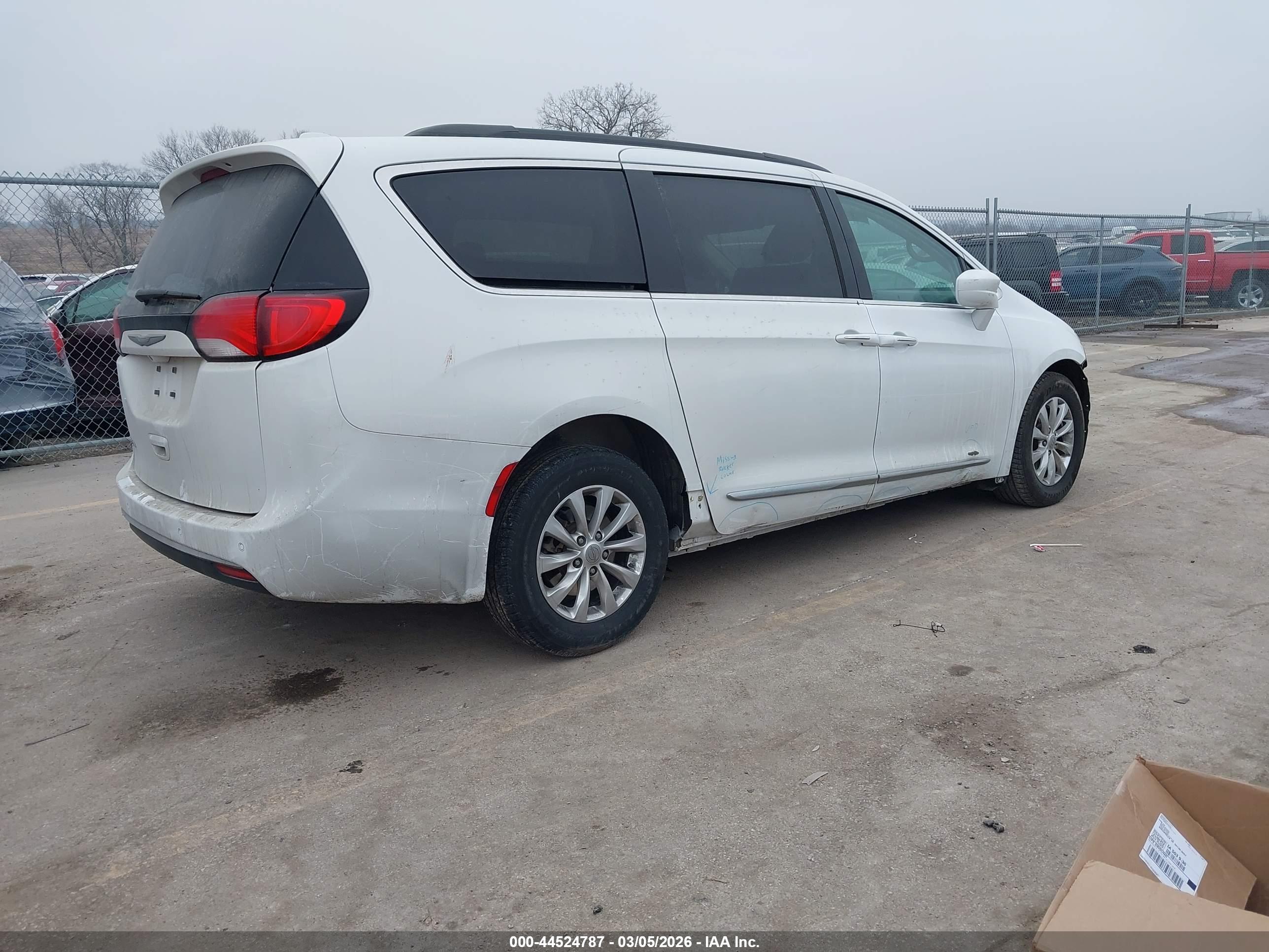 CHRYSLER PACIFICA image 4
