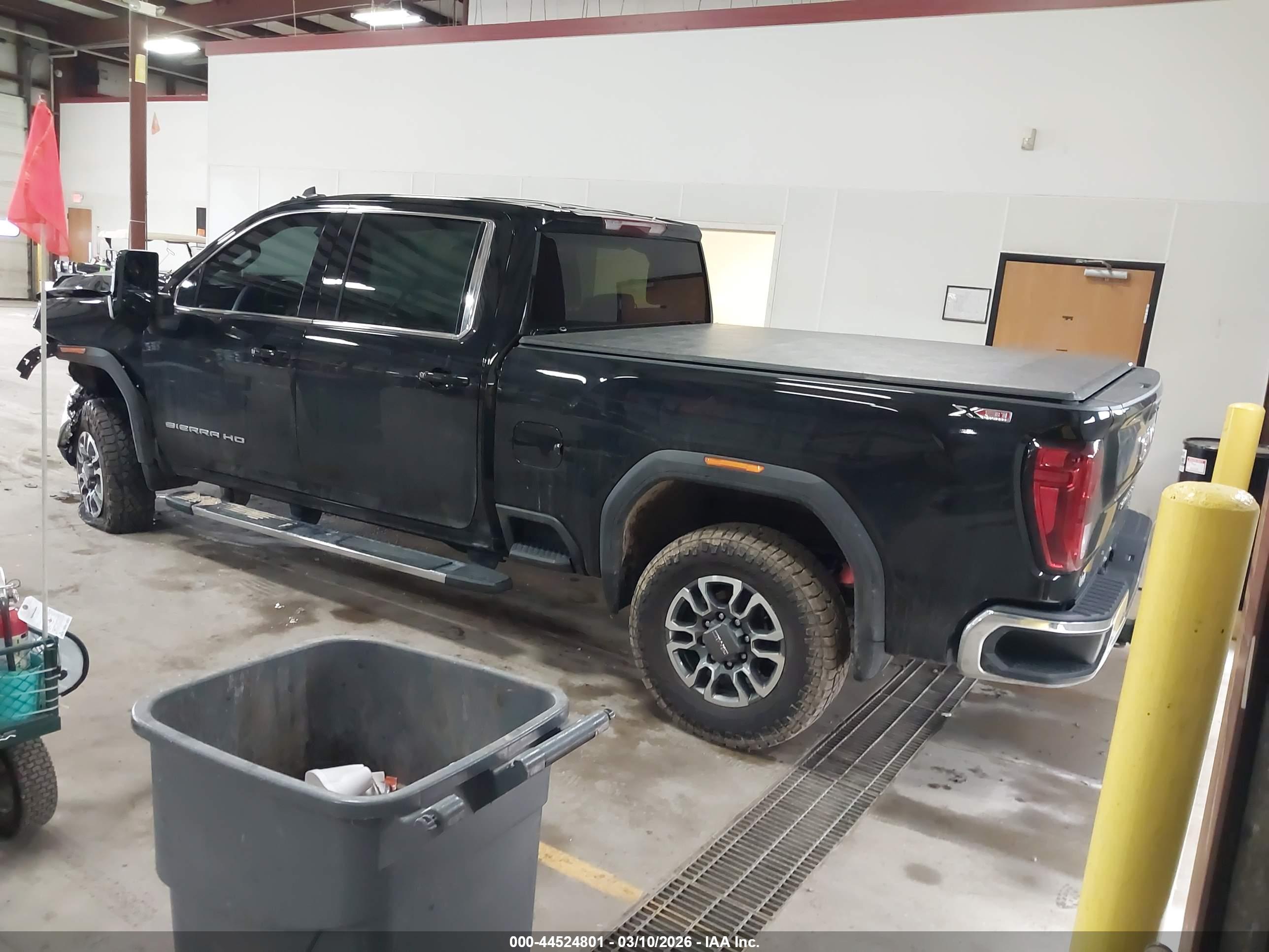GMC SIERRA image 3