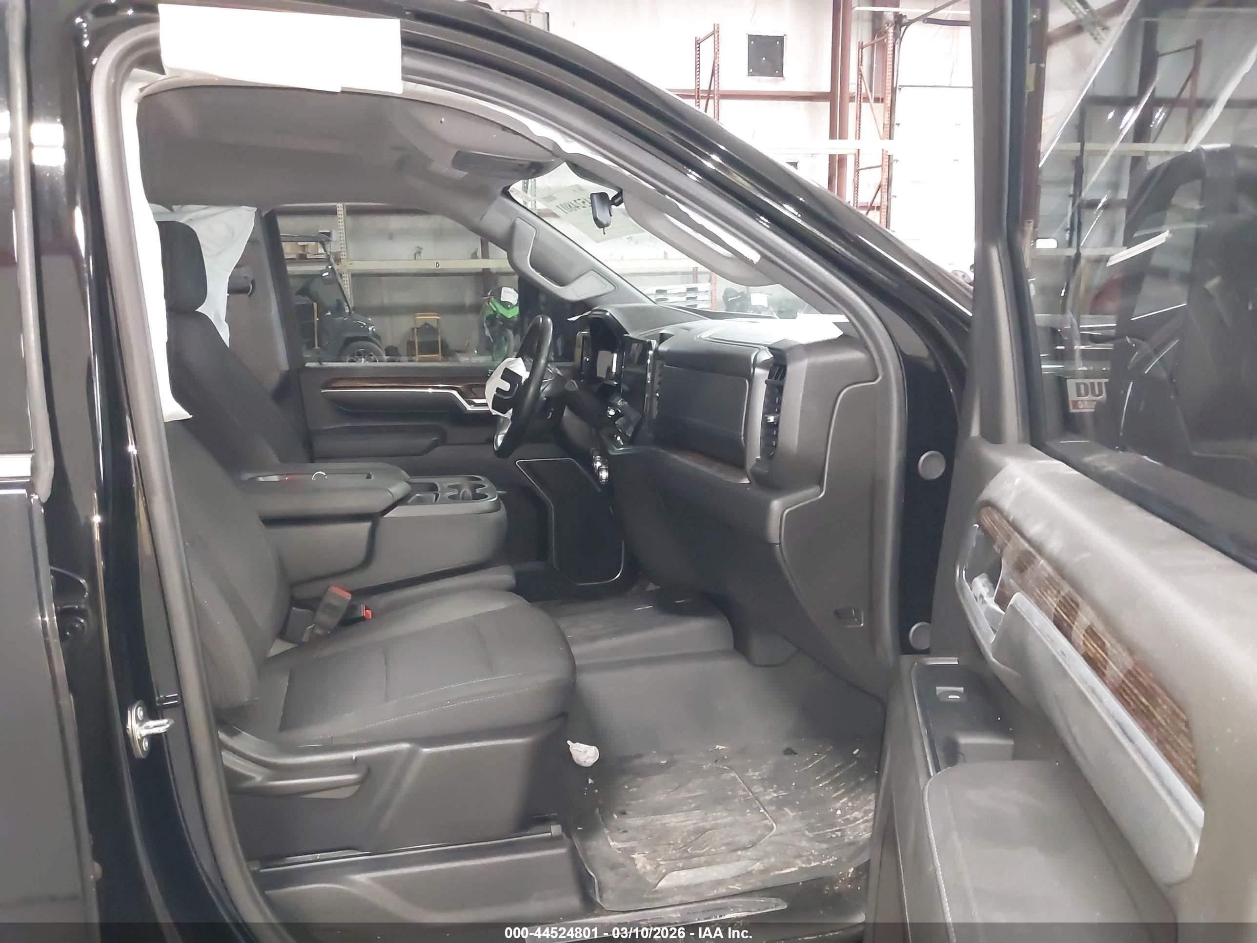 GMC SIERRA image 5
