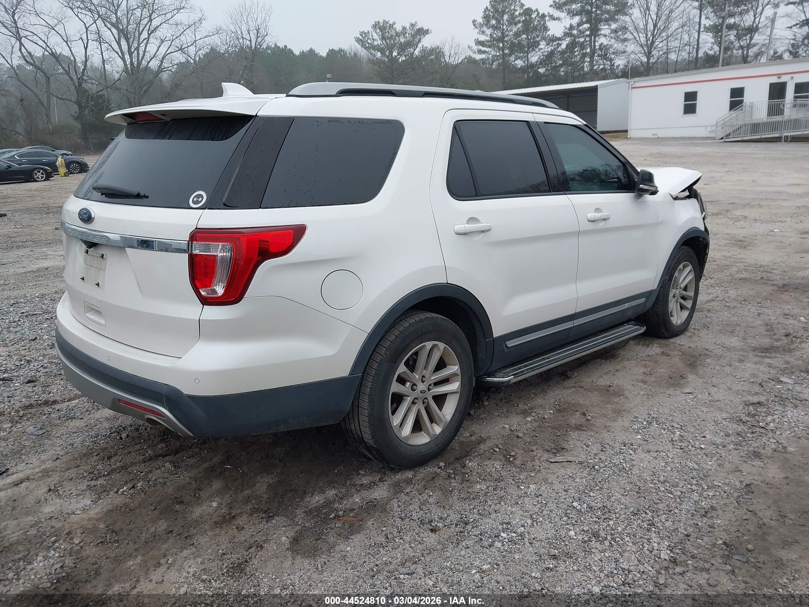 FORD EXPLORER image 4