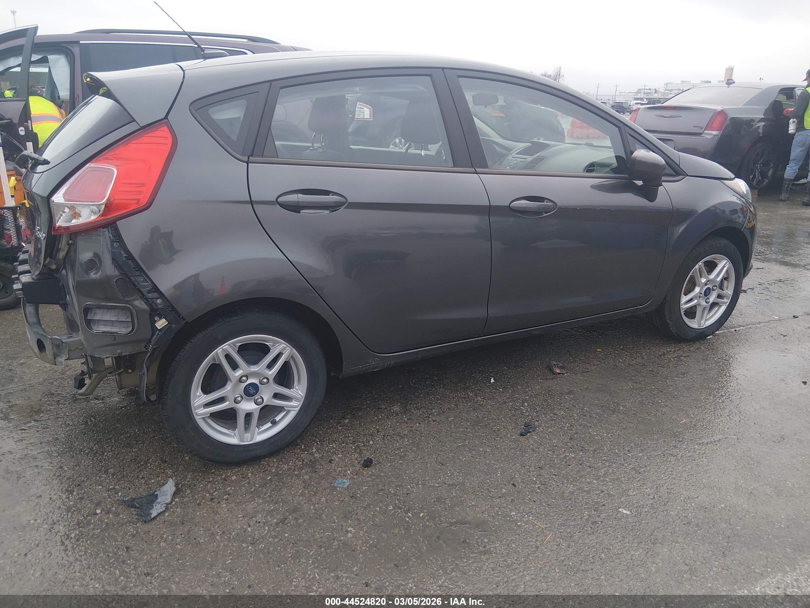 FORD FIESTA image 4