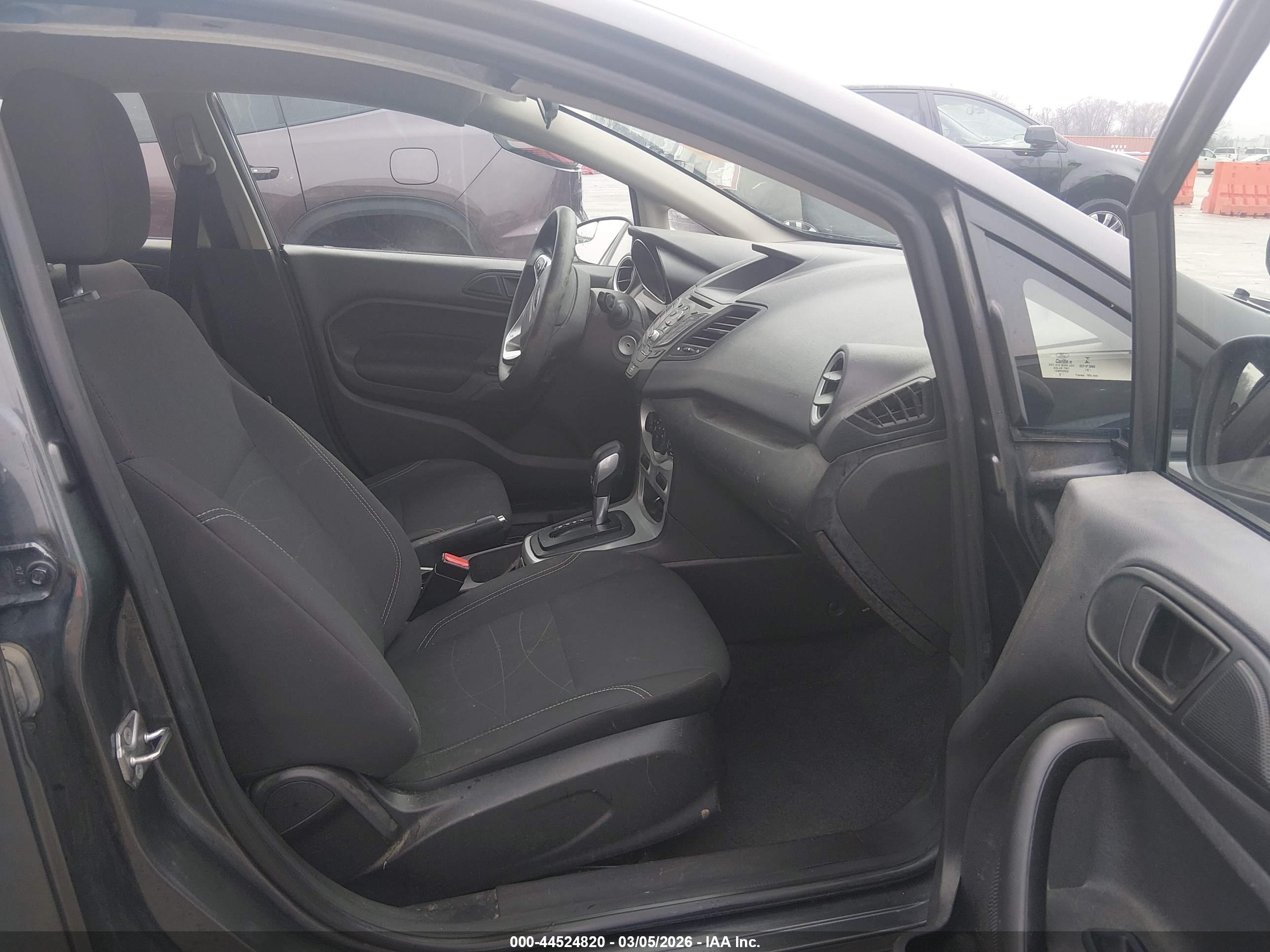 FORD FIESTA image 5