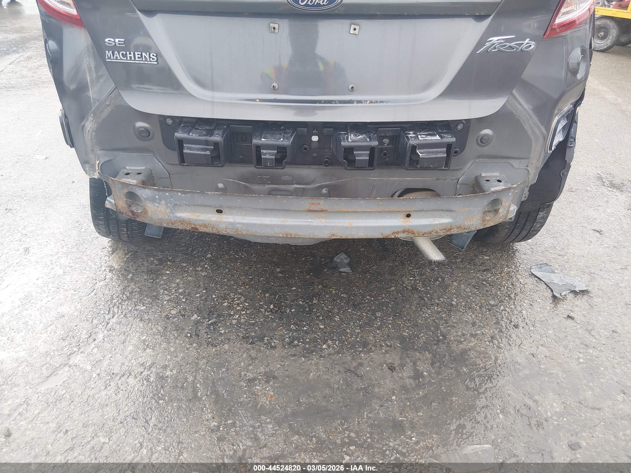 FORD FIESTA image 6