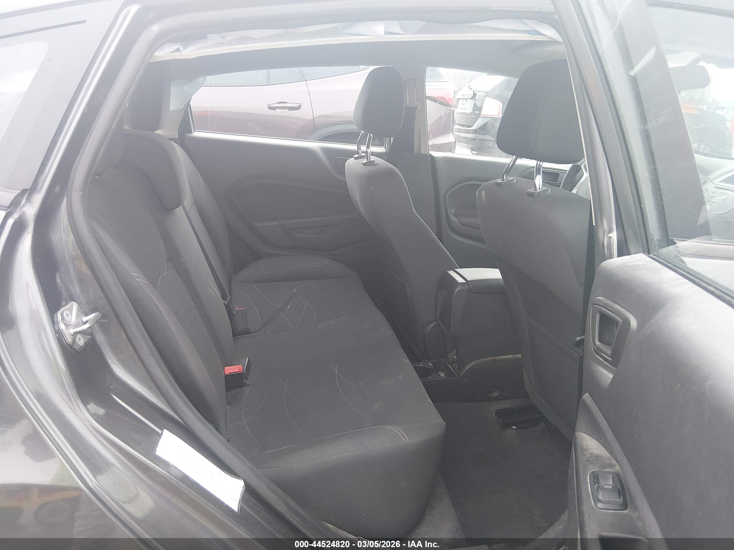 FORD FIESTA image 8