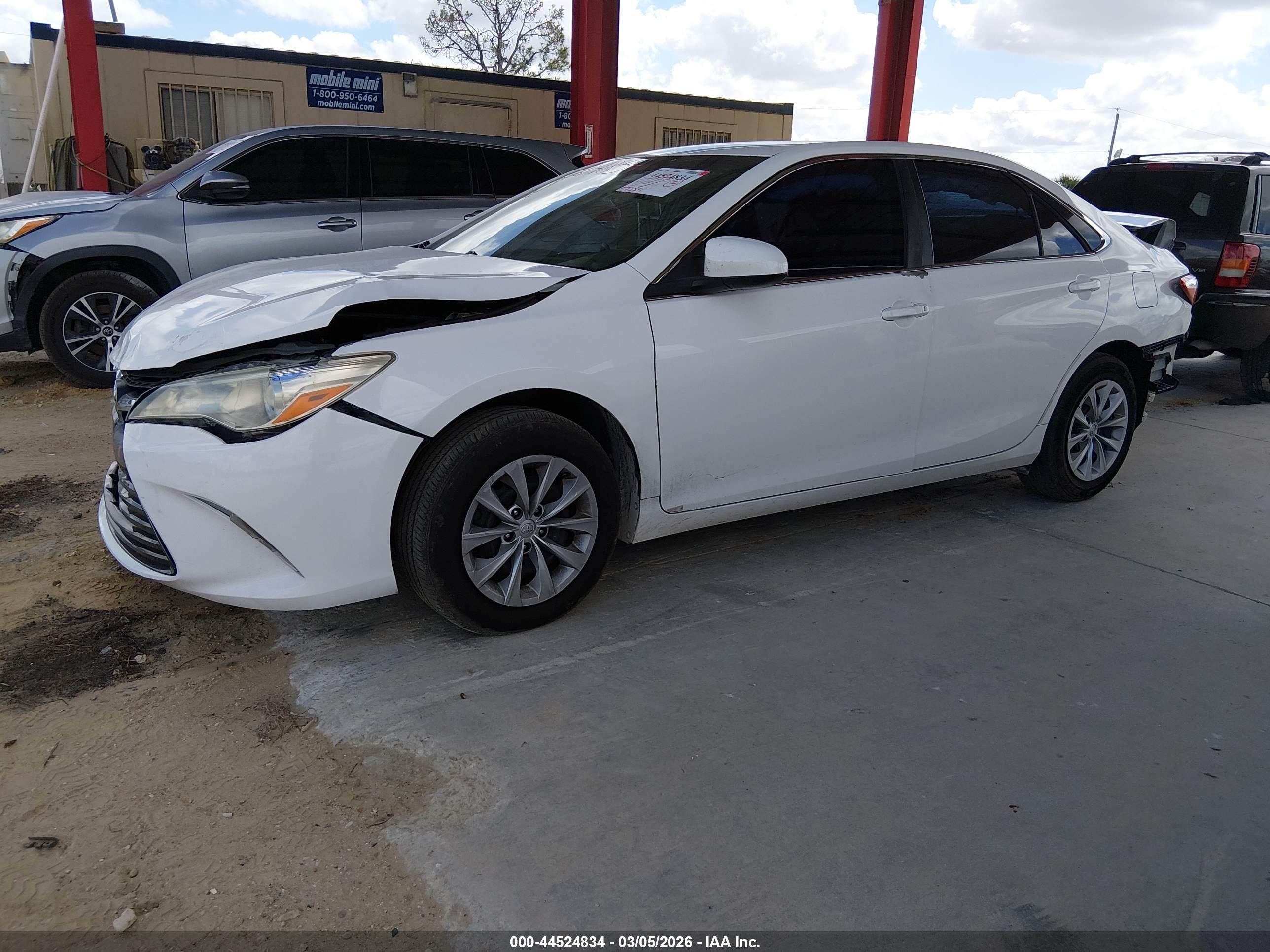 TOYOTA CAMRY image 2