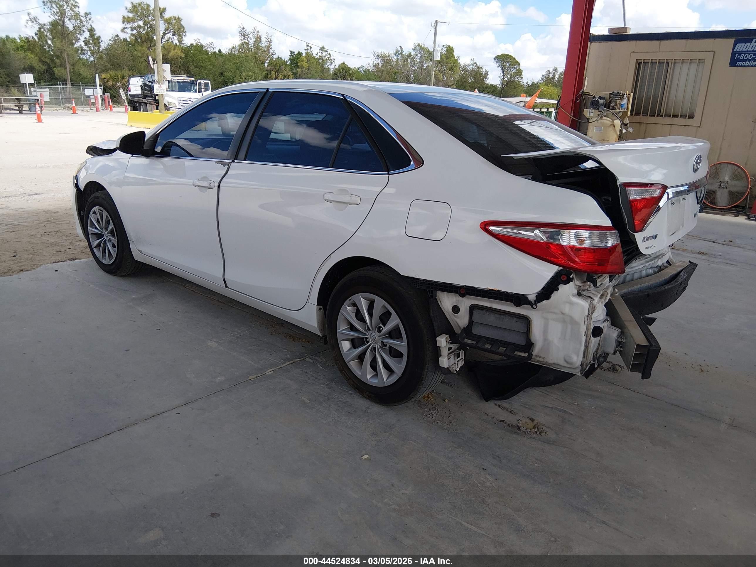 TOYOTA CAMRY image 3