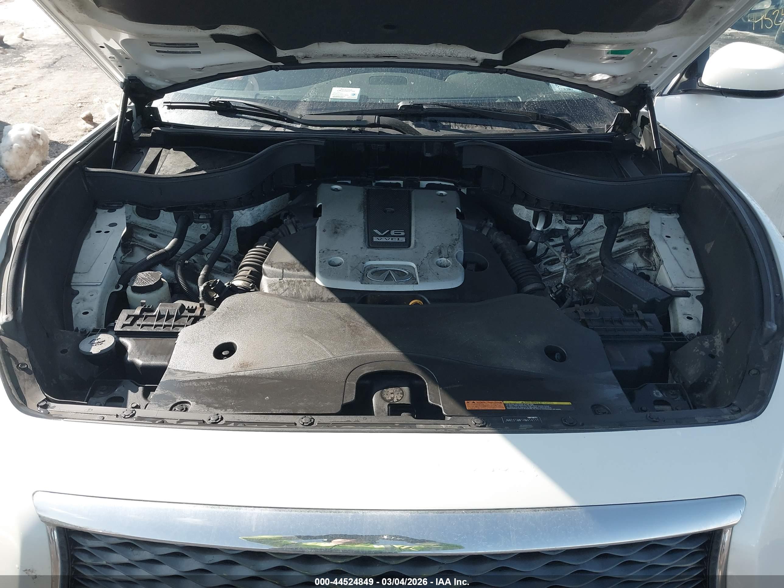 INFINITI QX70 image 10
