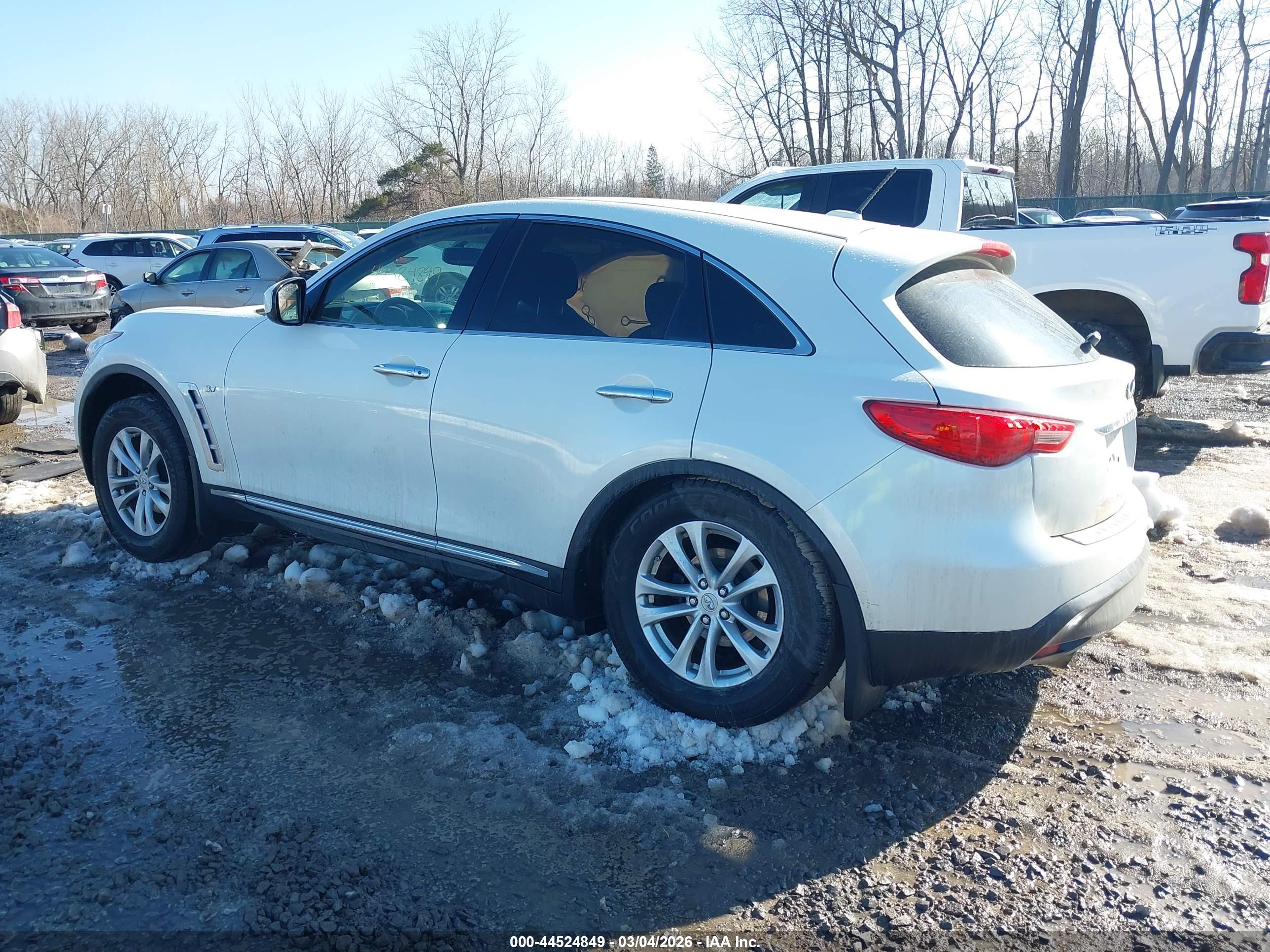 INFINITI QX70 image 3