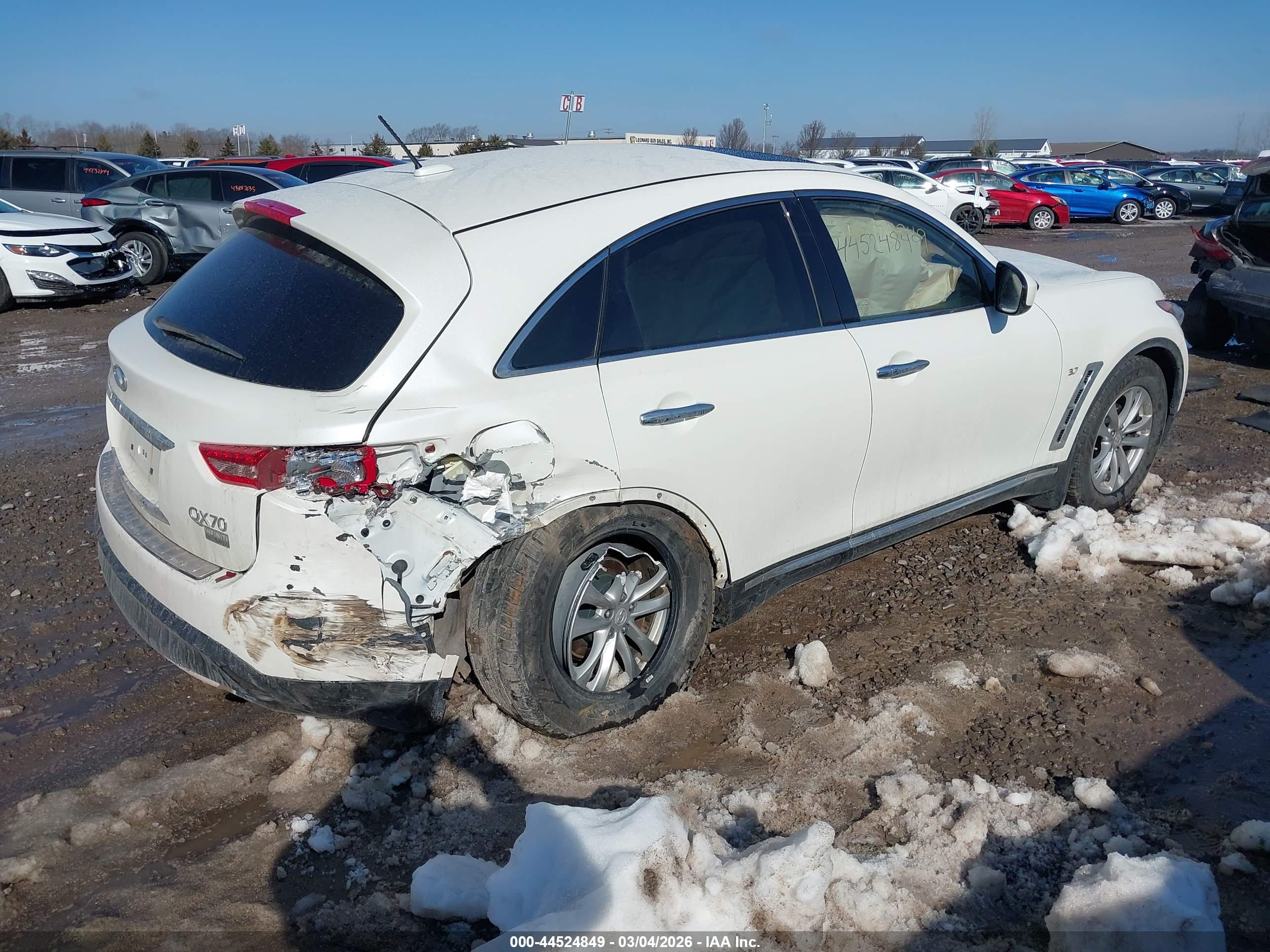 INFINITI QX70 image 4