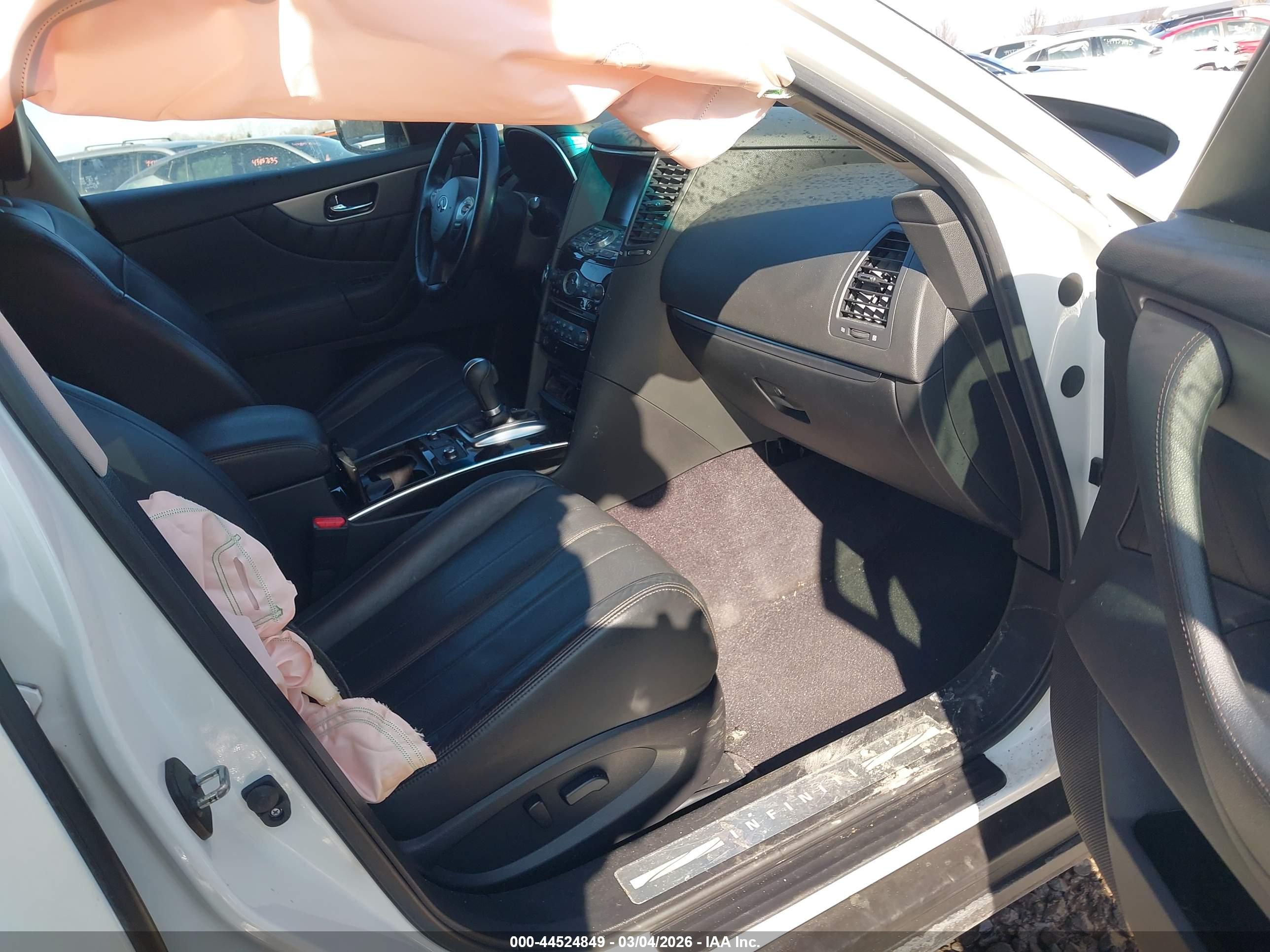 INFINITI QX70 image 5