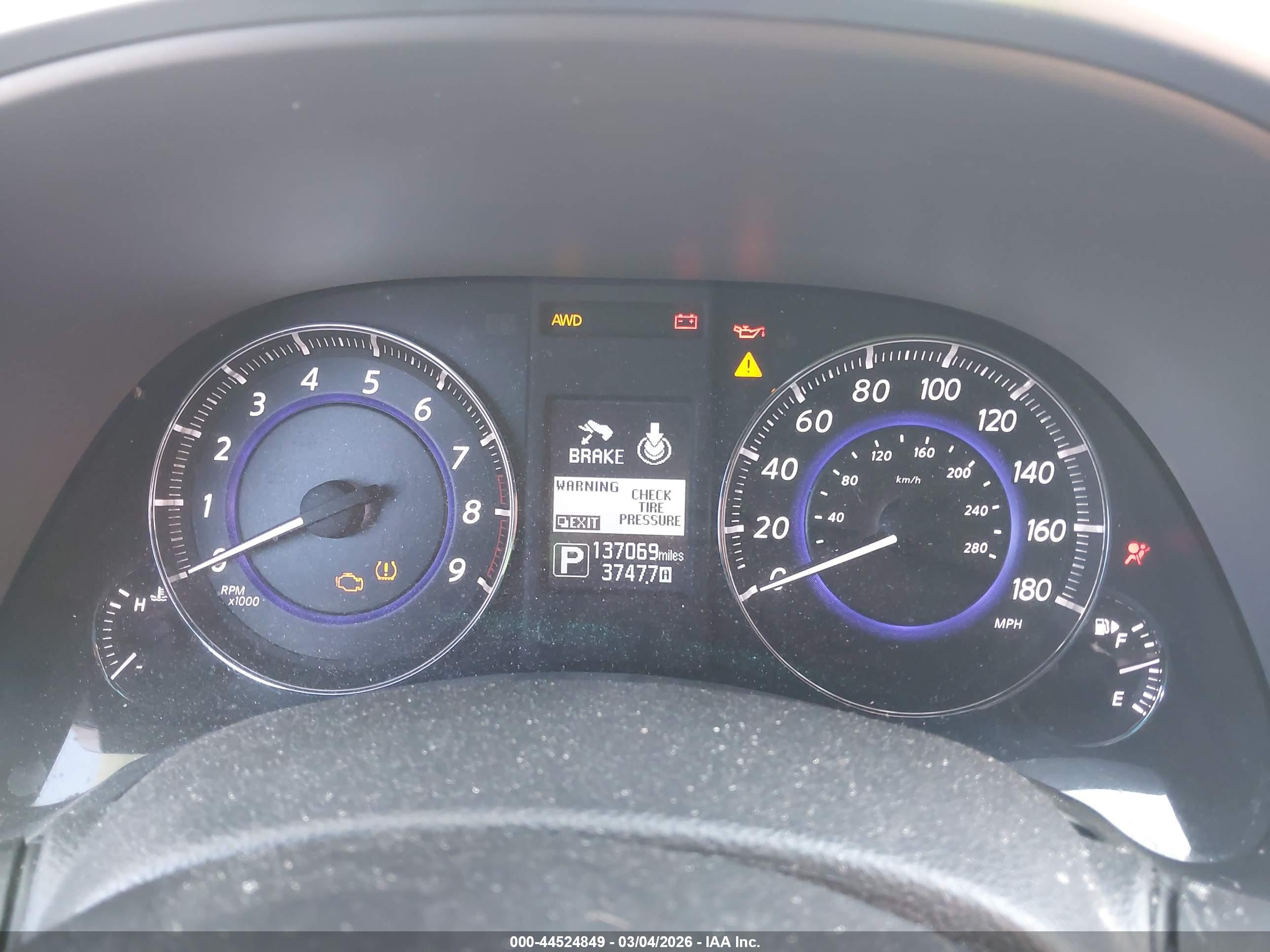 INFINITI QX70 image 7
