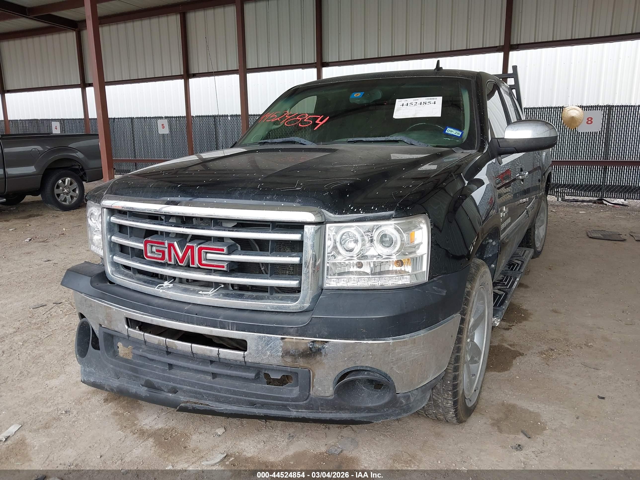 GMC SIERRA image 2