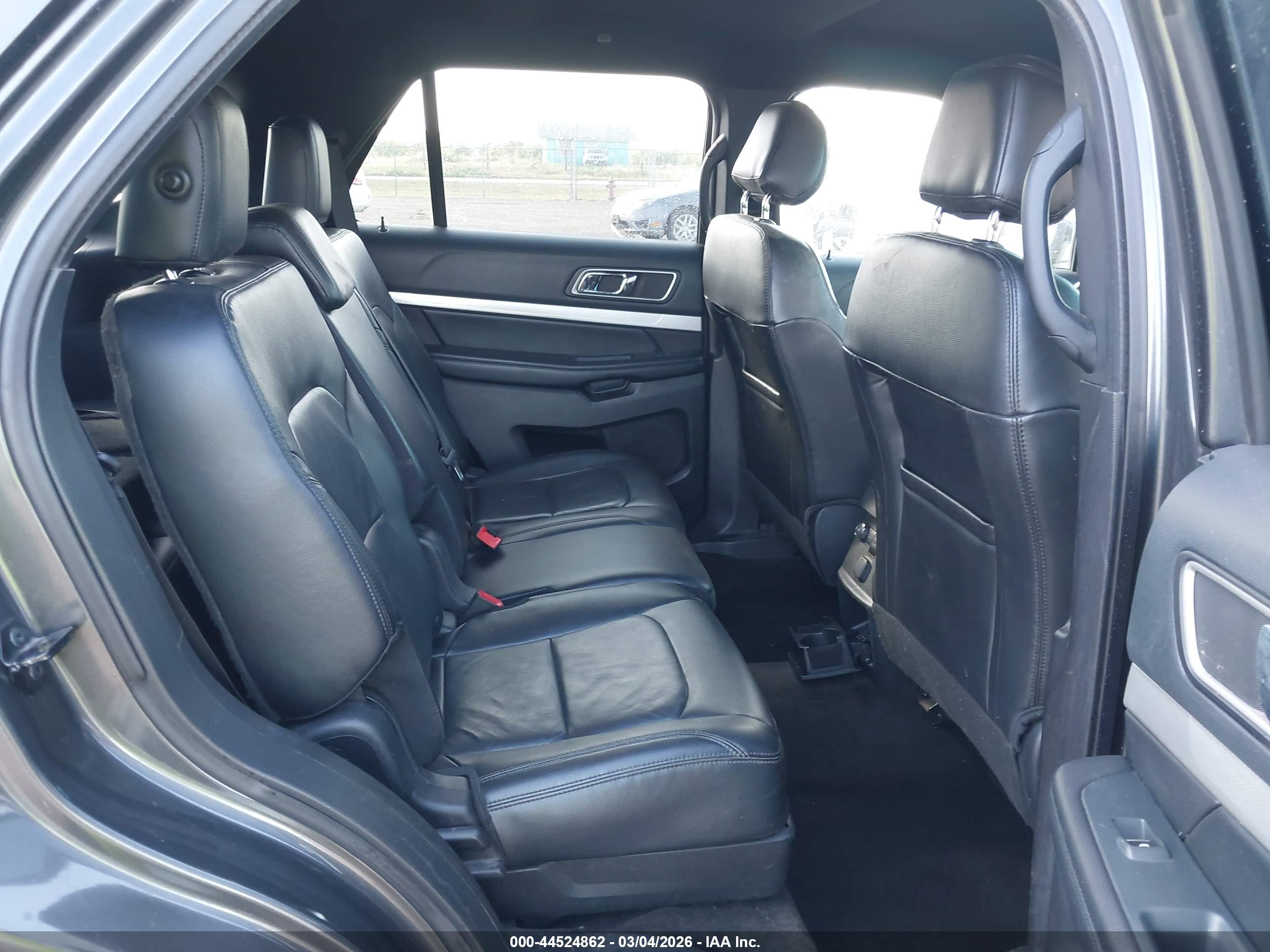 FORD EXPLORER image 8