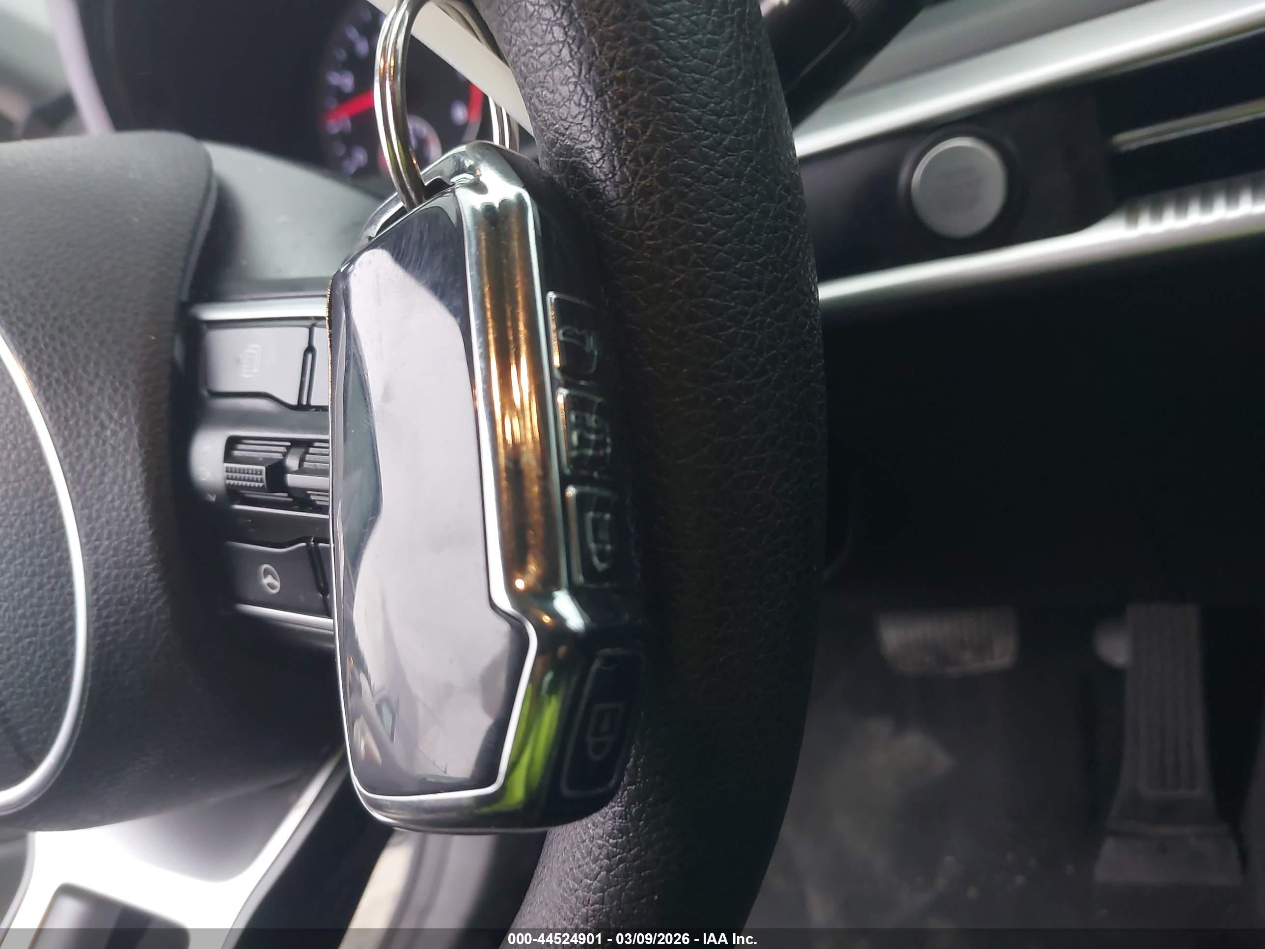 KIA K5 image 11