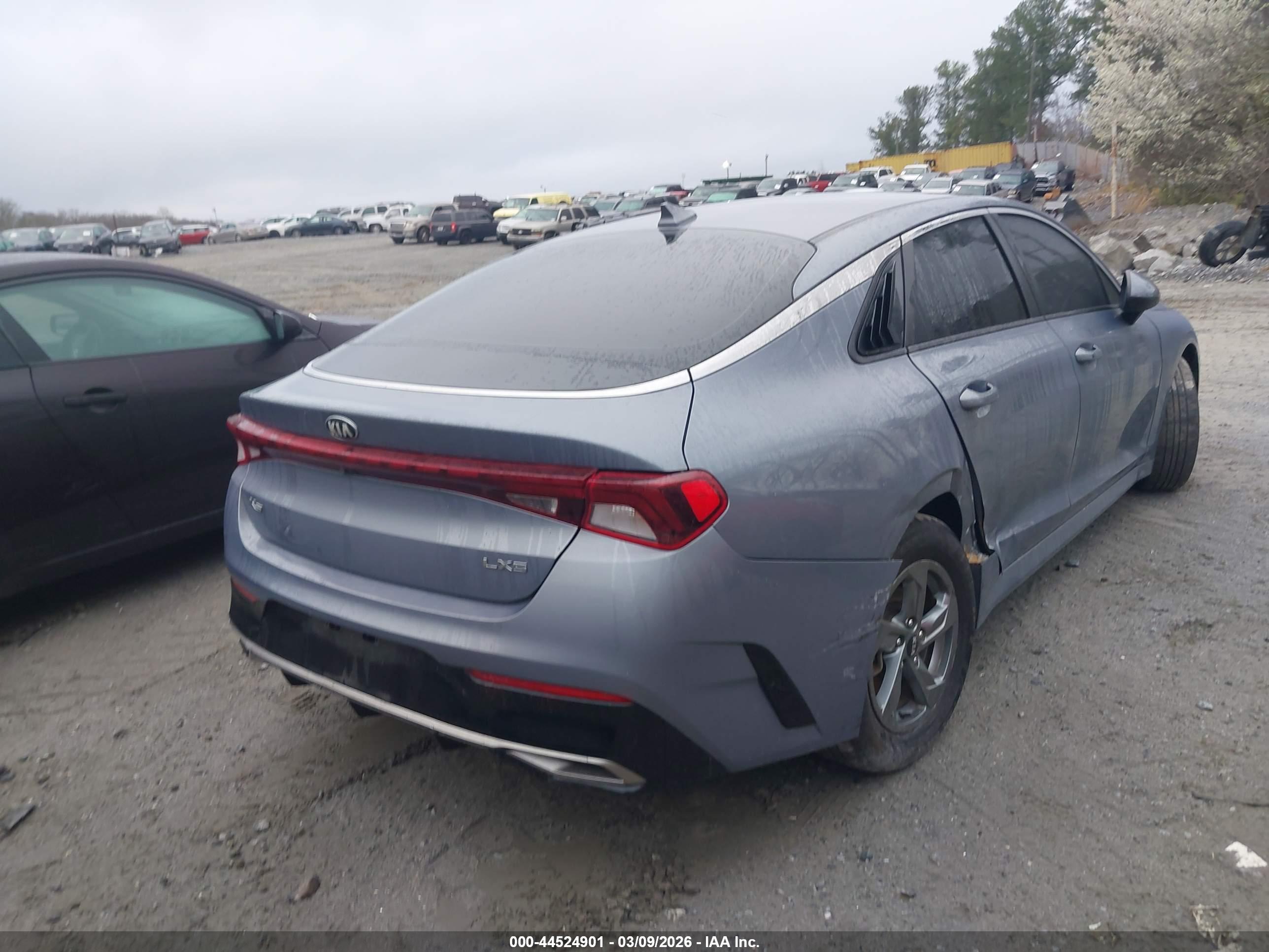 KIA K5 image 4