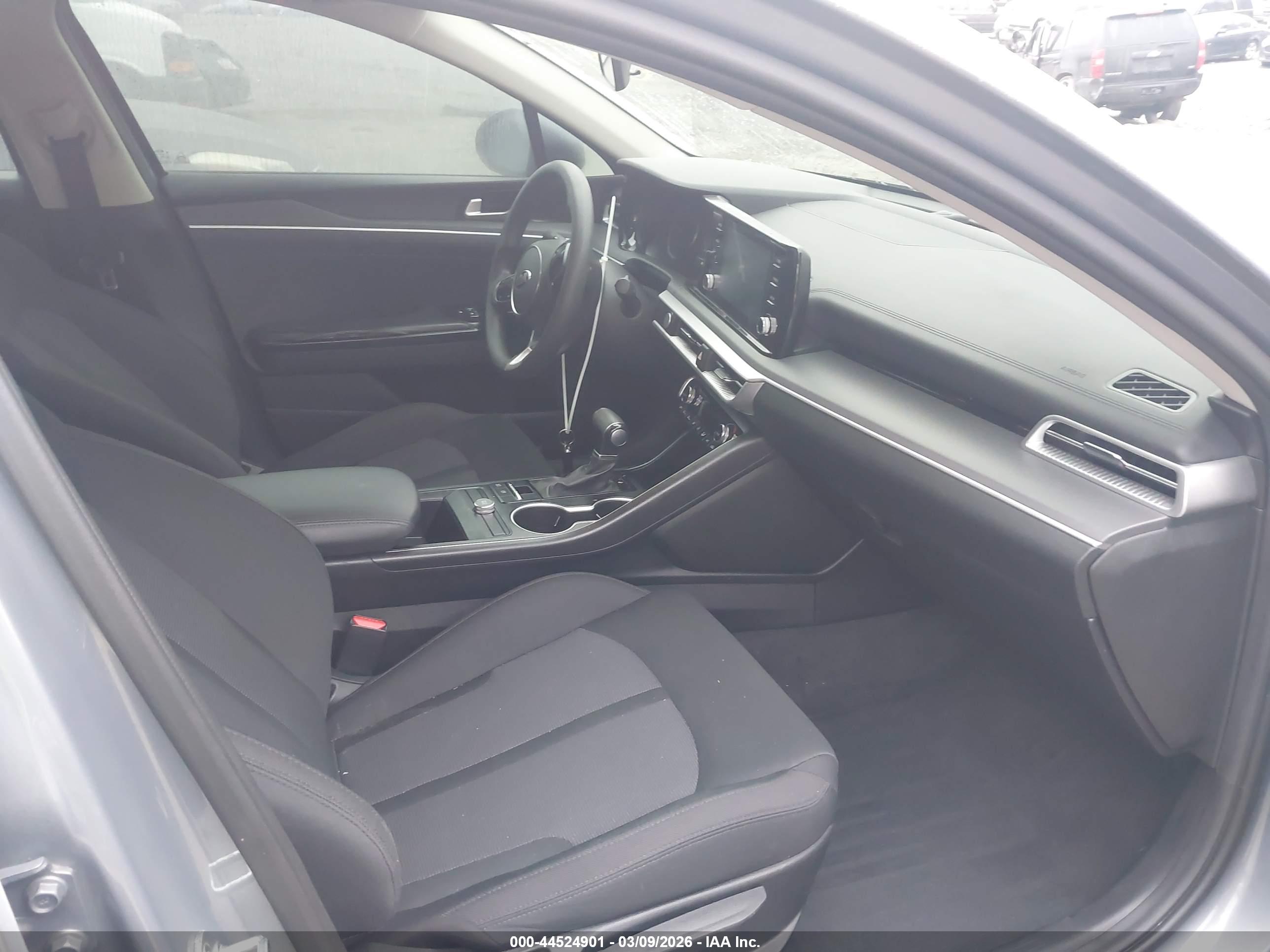 KIA K5 image 5
