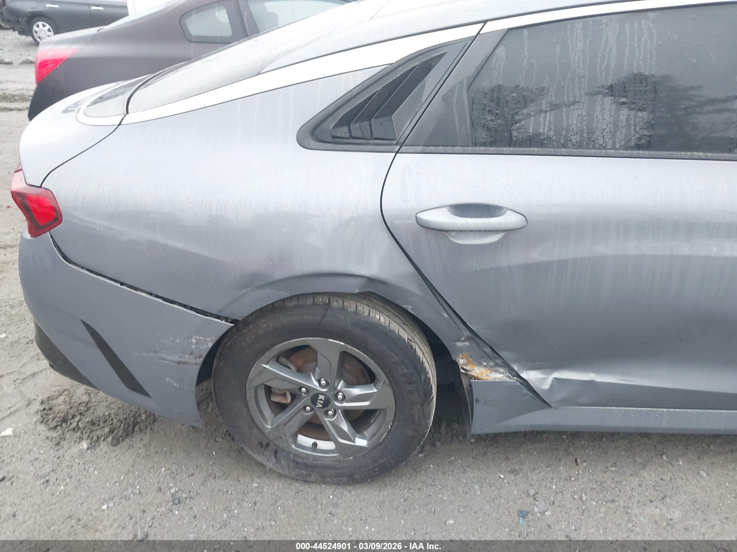 KIA K5 image 6