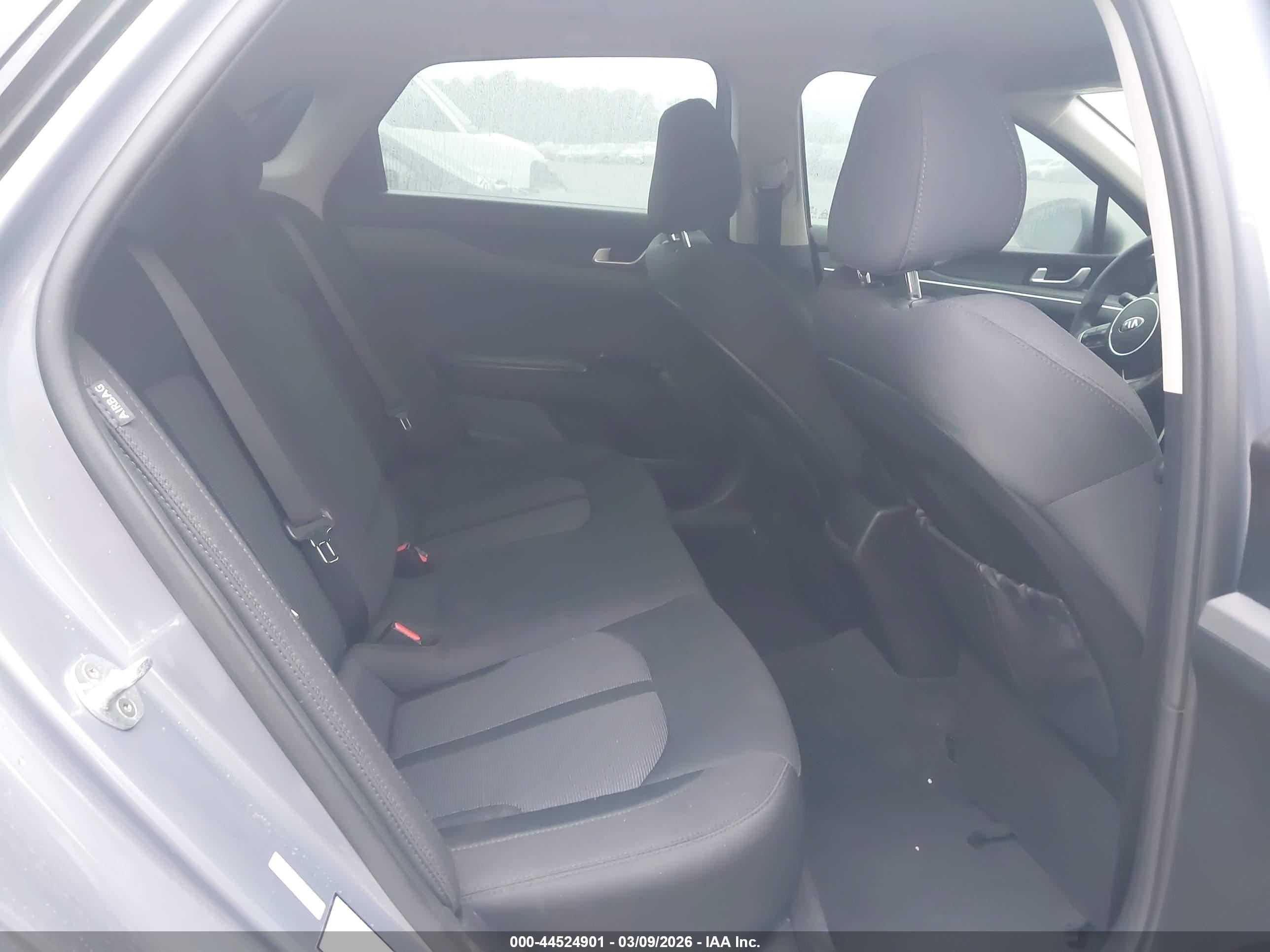 KIA K5 image 8