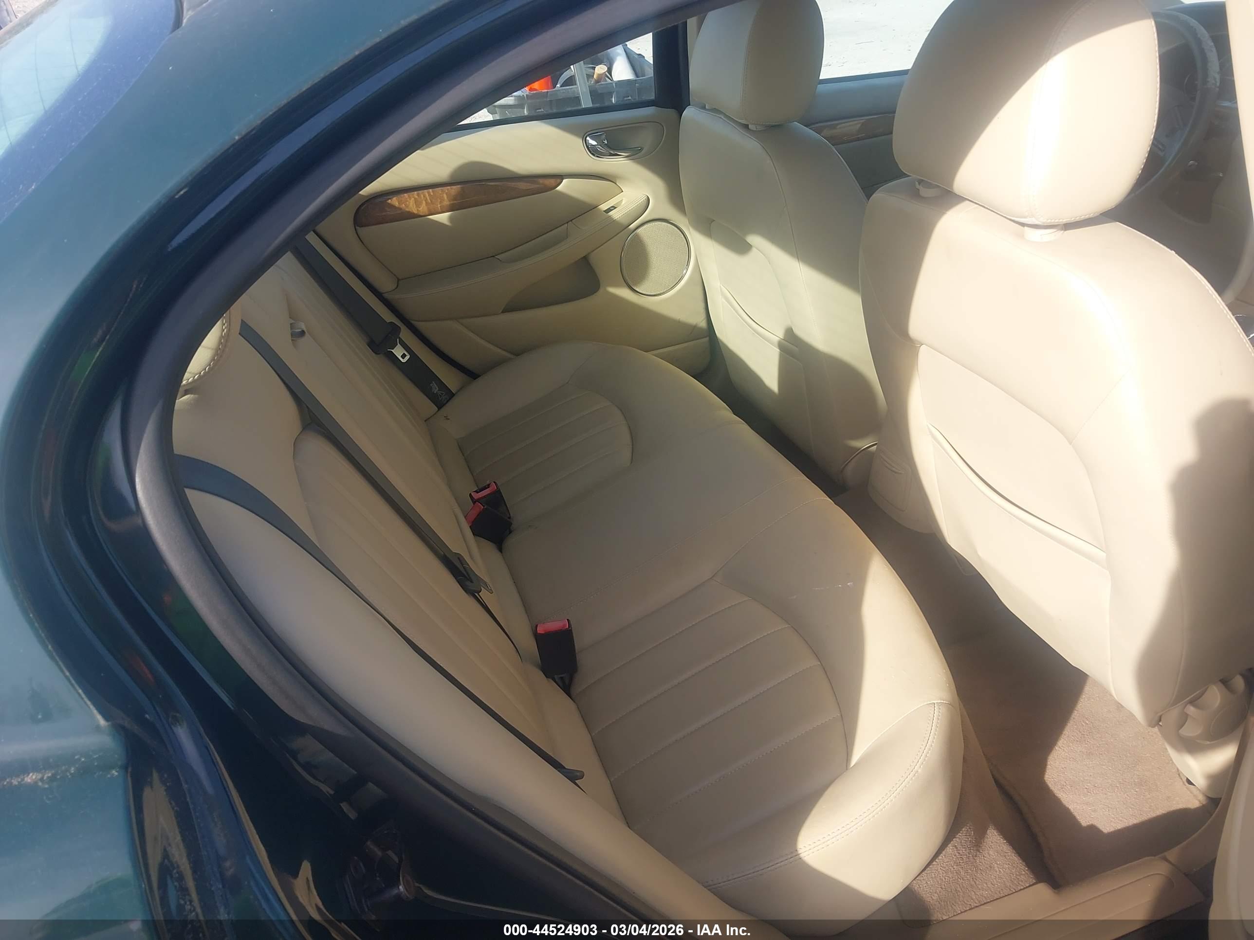 JAGUAR X-TYPE image 8