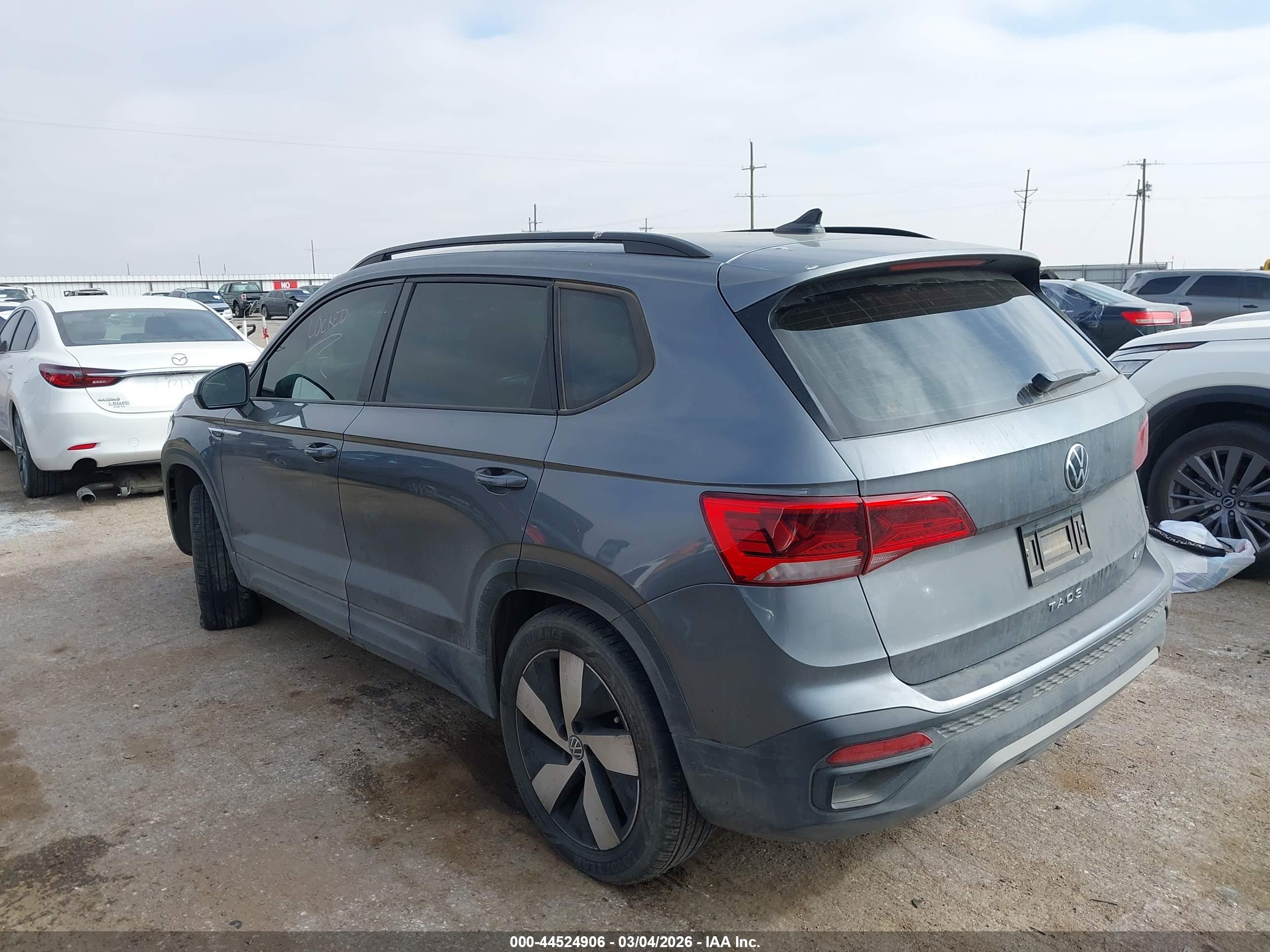 VOLKSWAGEN TAOS image 3